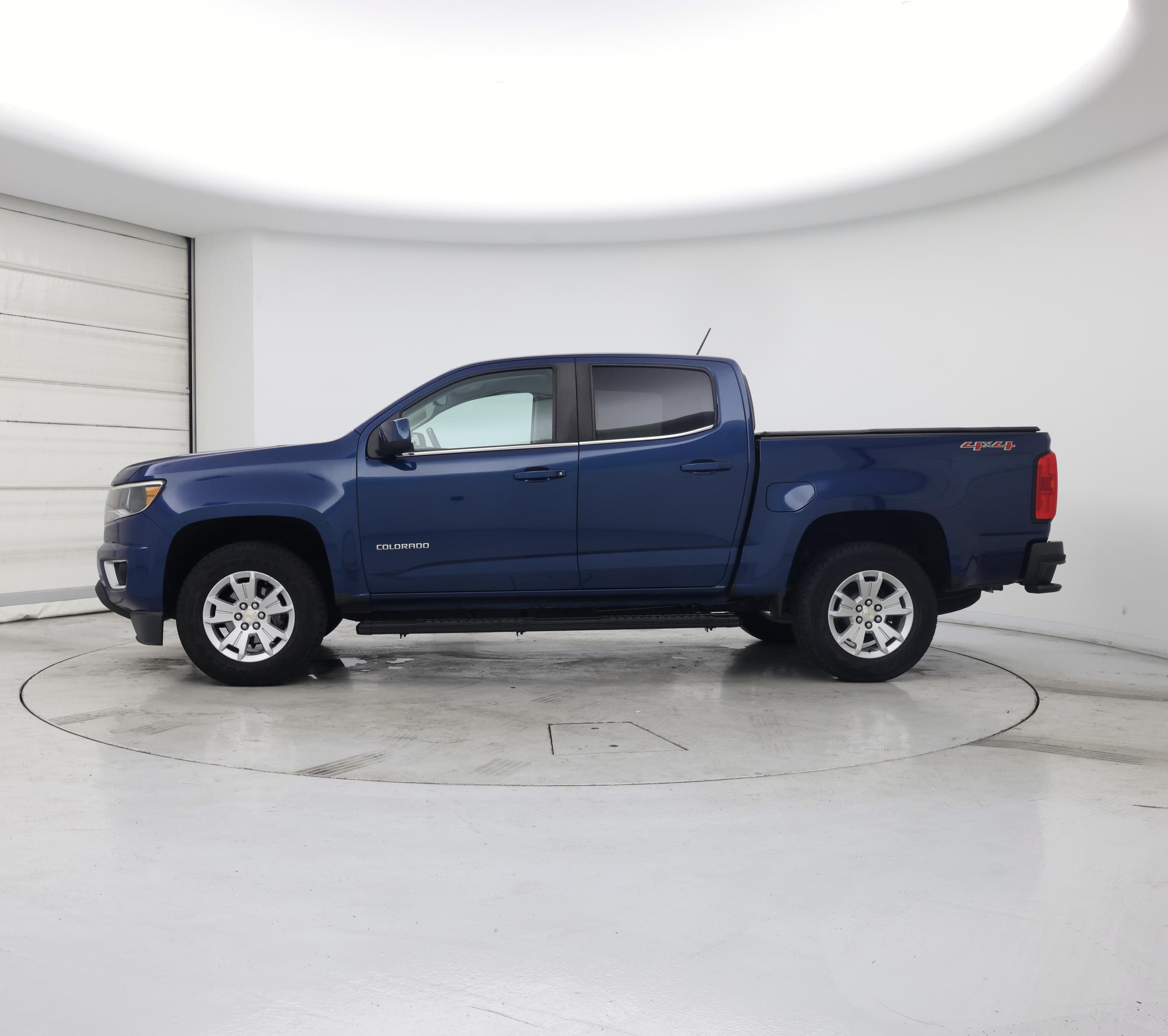 Thumbnail: 2019 Chevrolet Colorado - 3