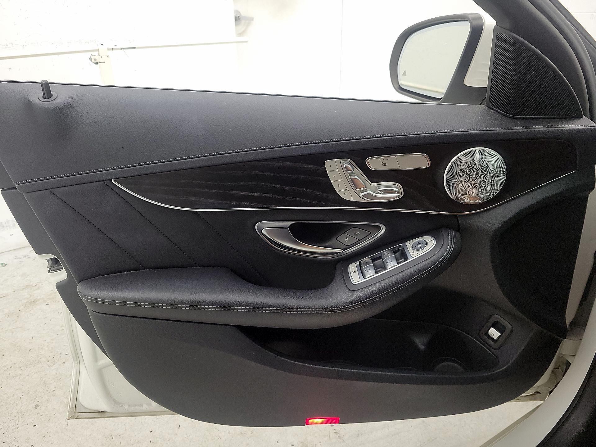 Thumbnail: 2015 Mercedes-Benz C-Class - 12