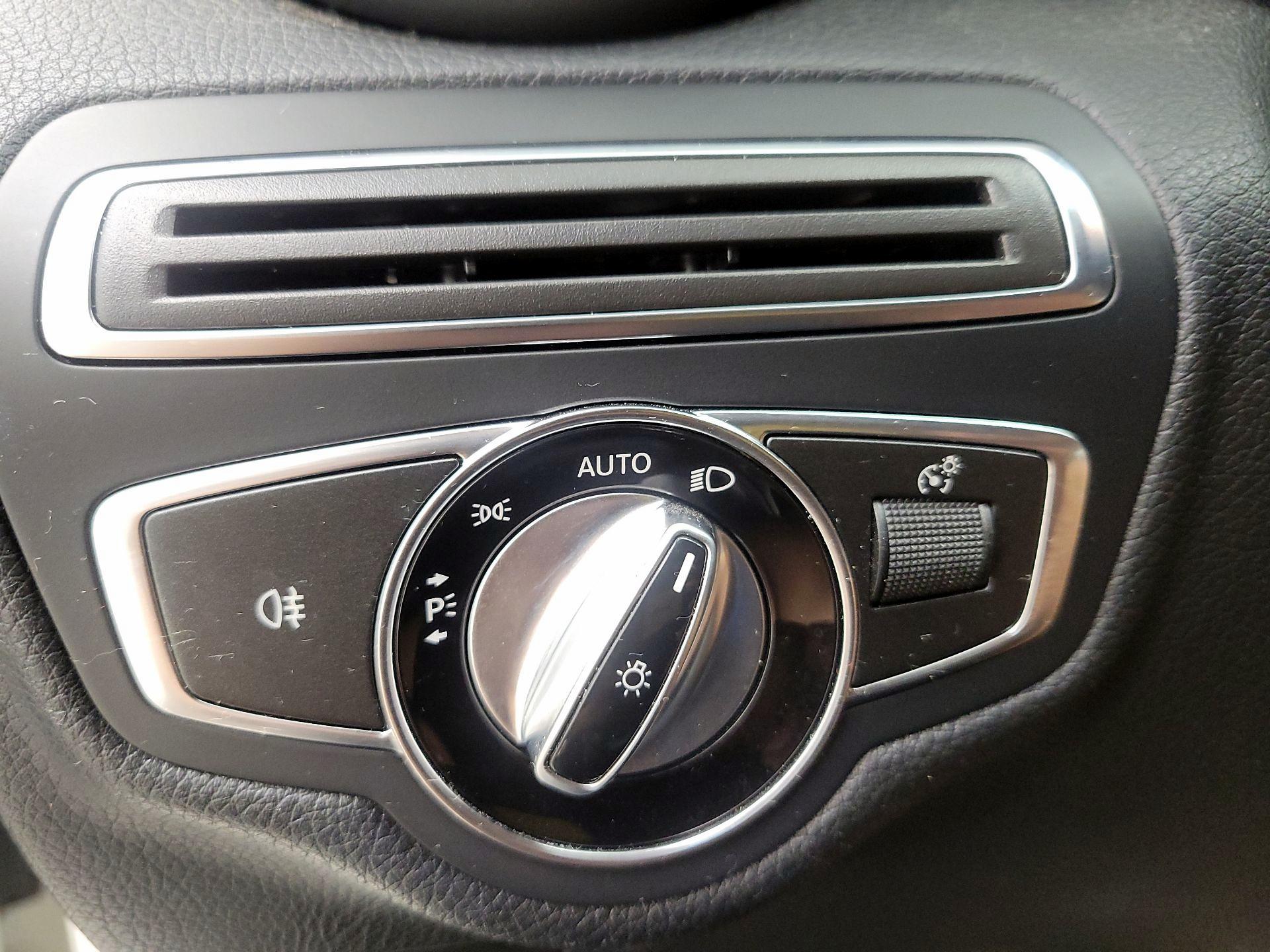 Thumbnail: 2015 Mercedes-Benz C-Class - 13