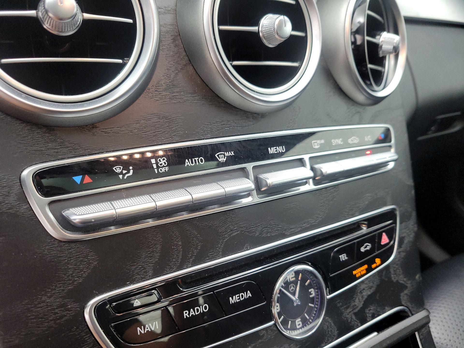Thumbnail: 2015 Mercedes-Benz C-Class - 17