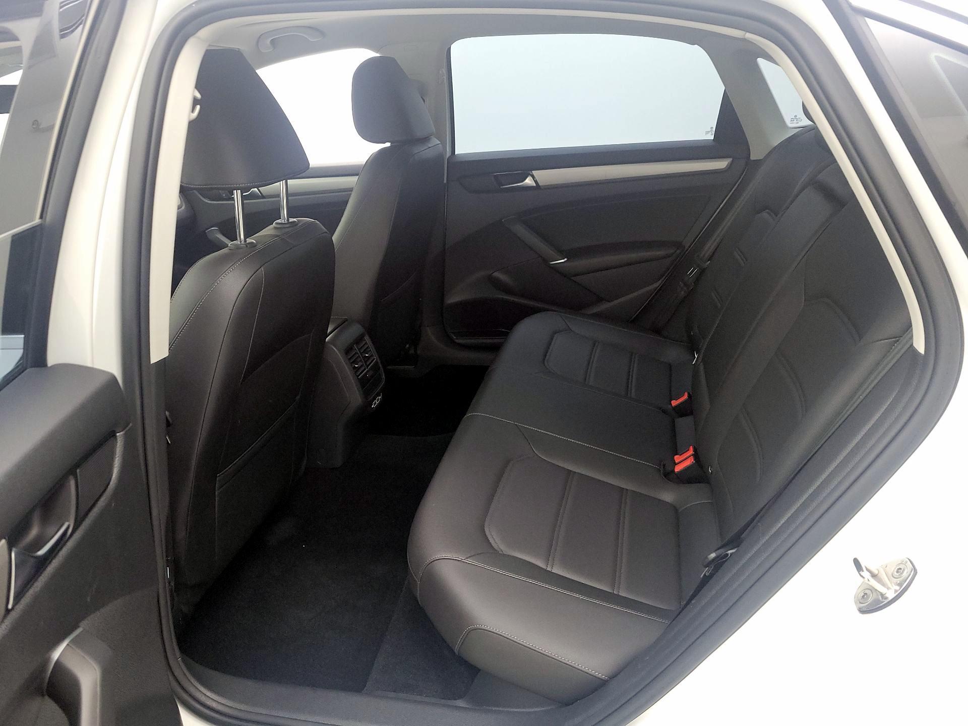 Thumbnail: 2021 Volkswagen Passat - 20