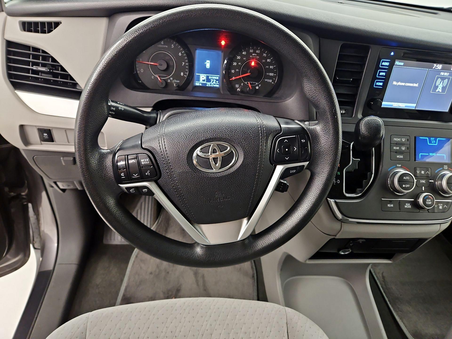 Thumbnail: 2015 Toyota Sienna - 10