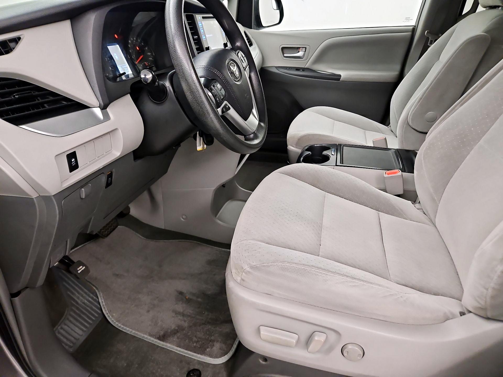 Thumbnail: 2015 Toyota Sienna - 11