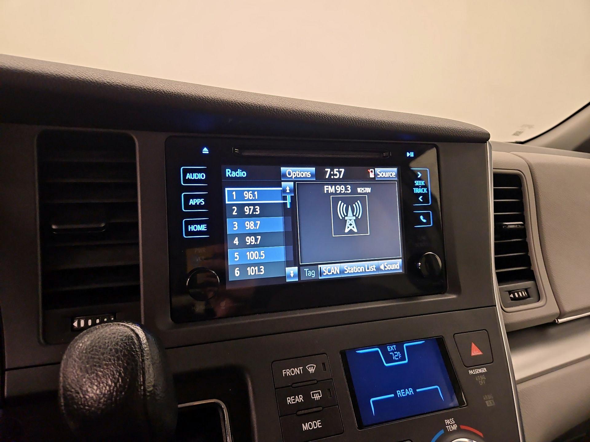 Thumbnail: 2015 Toyota Sienna - 15
