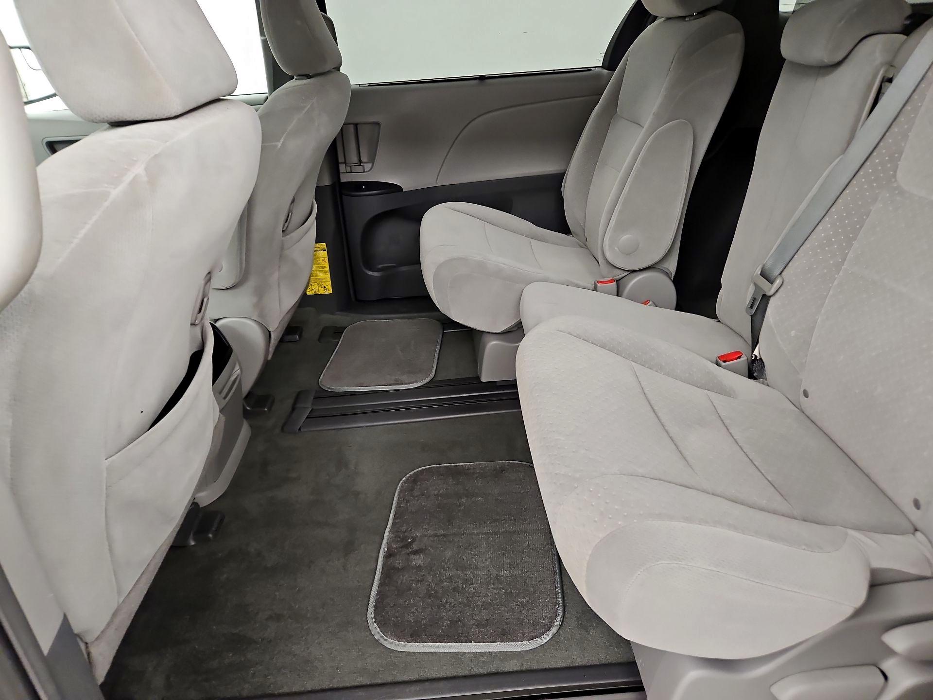 Thumbnail: 2015 Toyota Sienna - 19