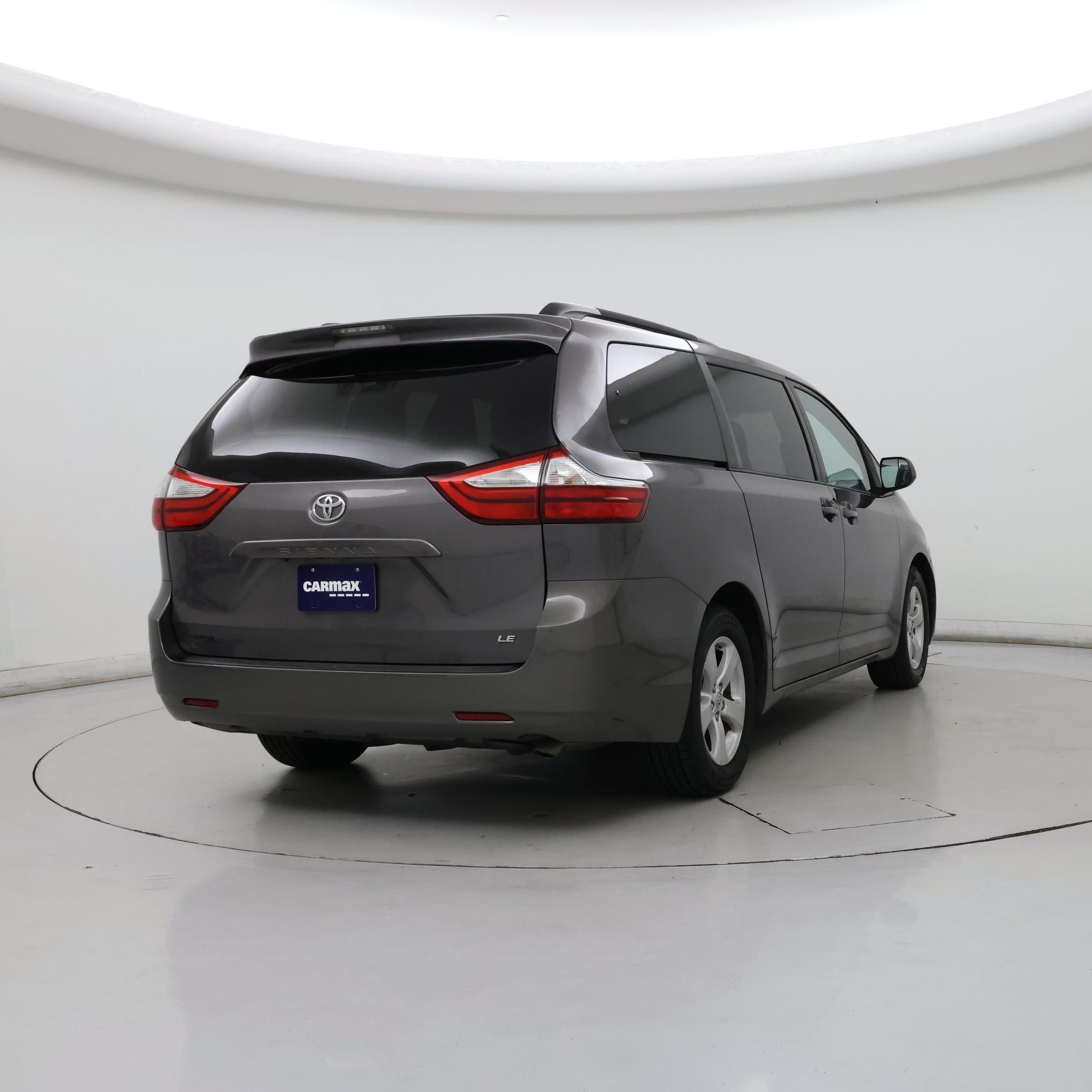 Thumbnail: 2015 Toyota Sienna - 8