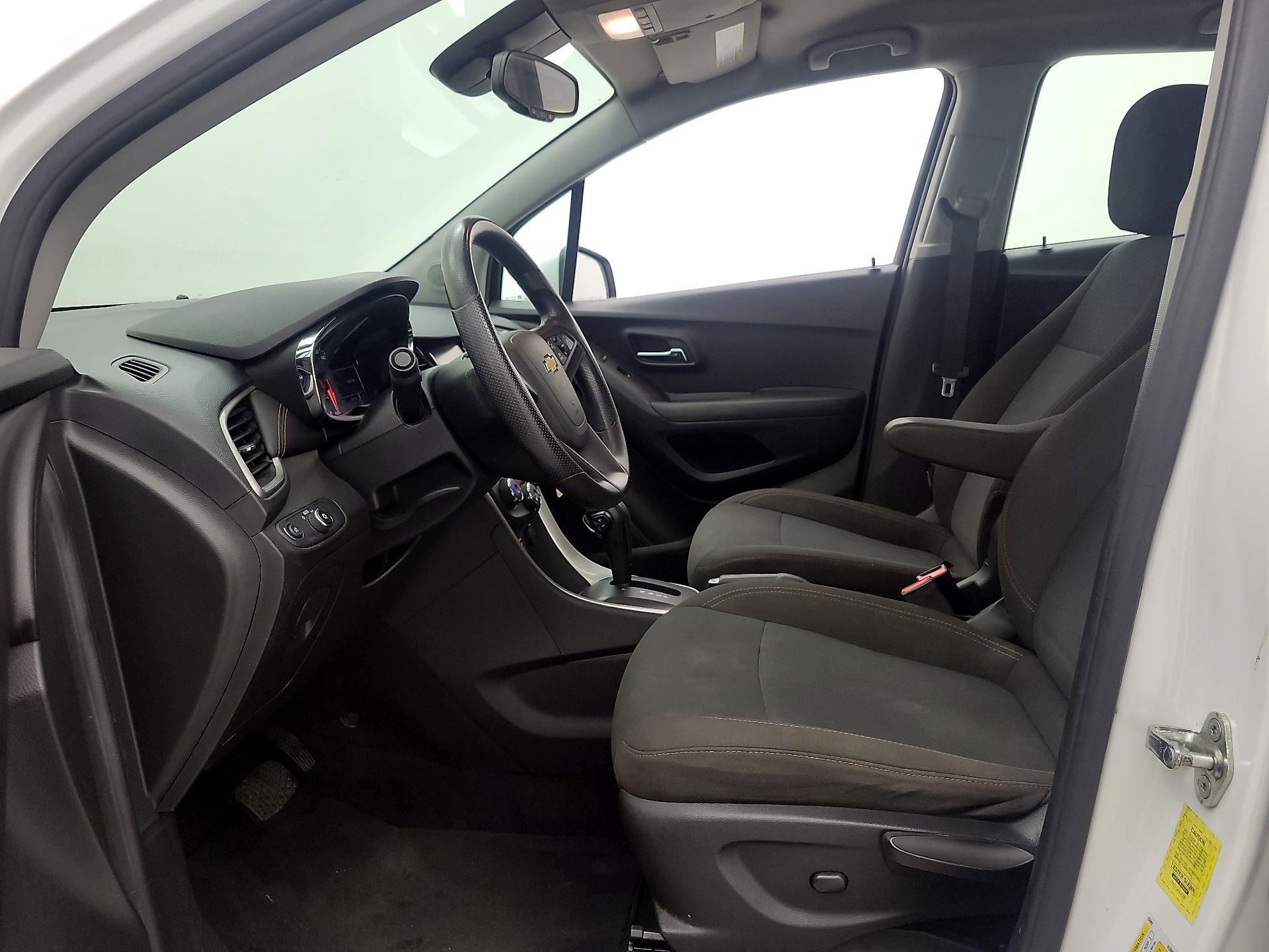 Thumbnail: 2017 Chevrolet Trax - 11