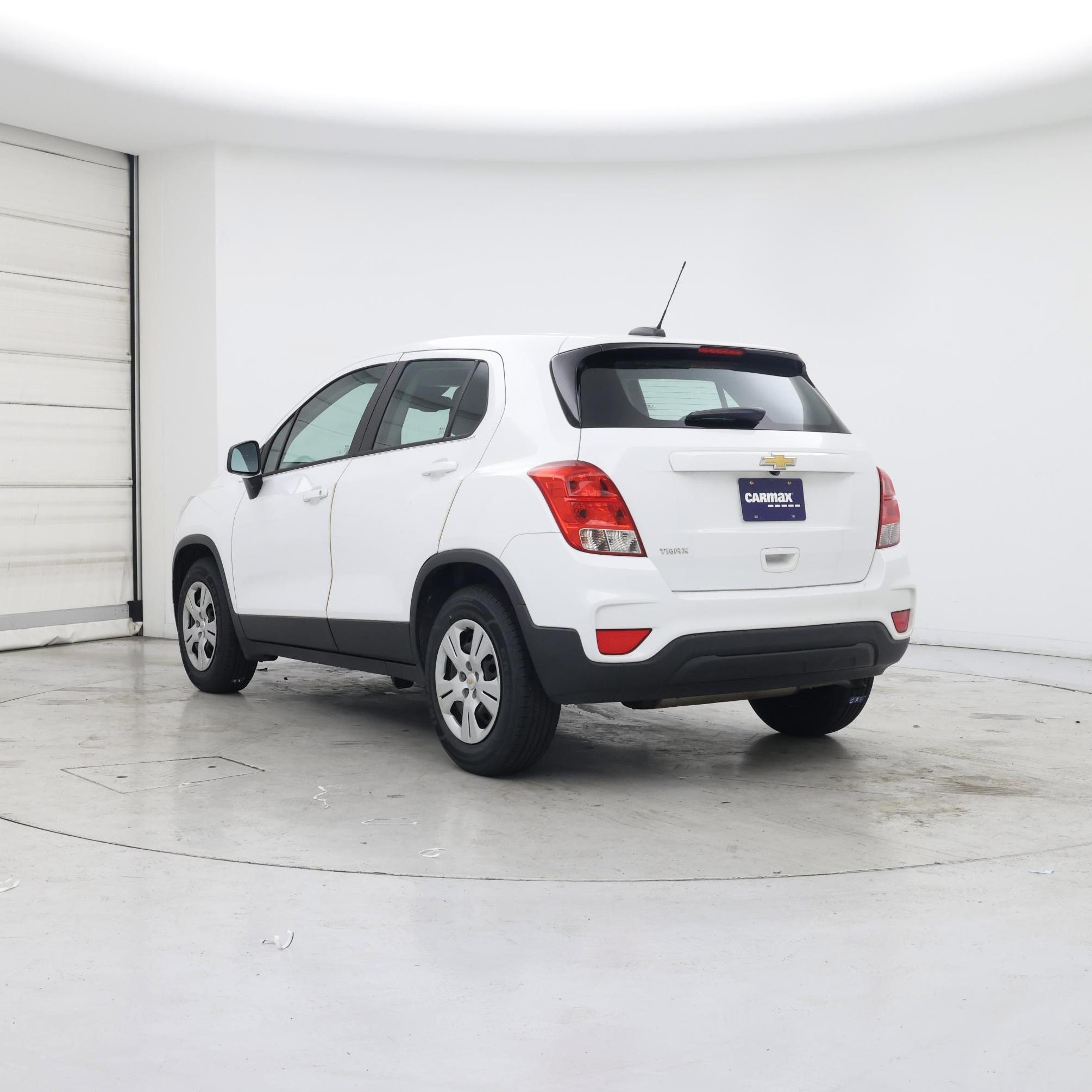 Thumbnail: 2017 Chevrolet Trax - 2