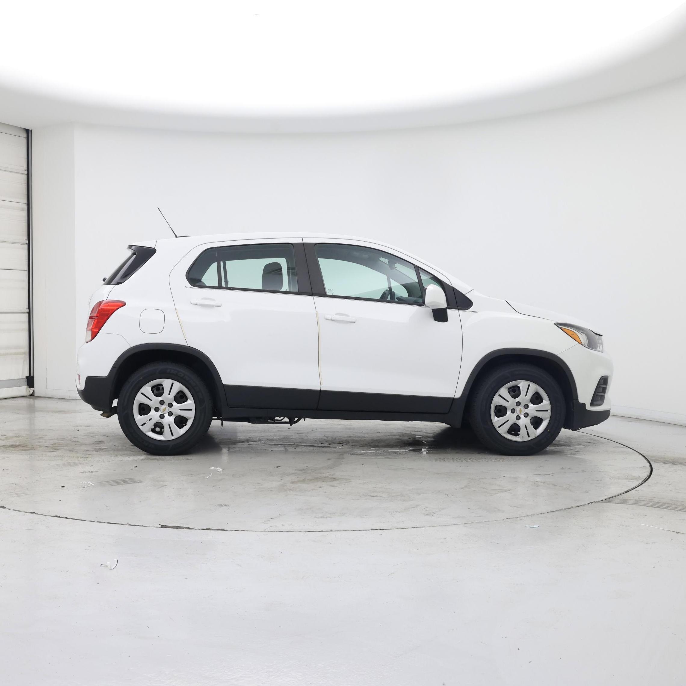 Thumbnail: 2017 Chevrolet Trax - 7
