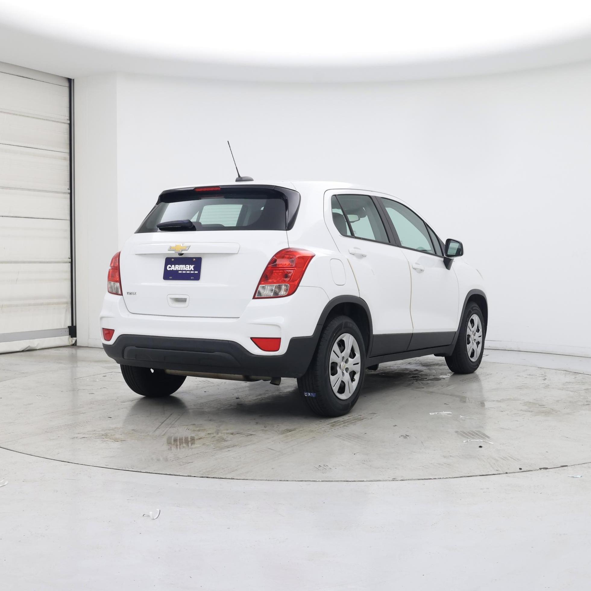 Thumbnail: 2017 Chevrolet Trax - 8