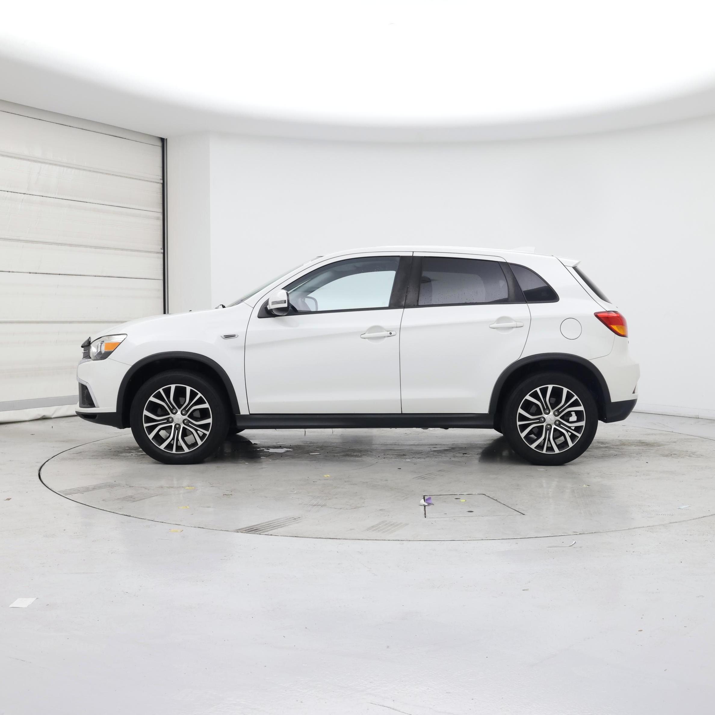 Thumbnail: 2019 Mitsubishi Outlander Sport - 3