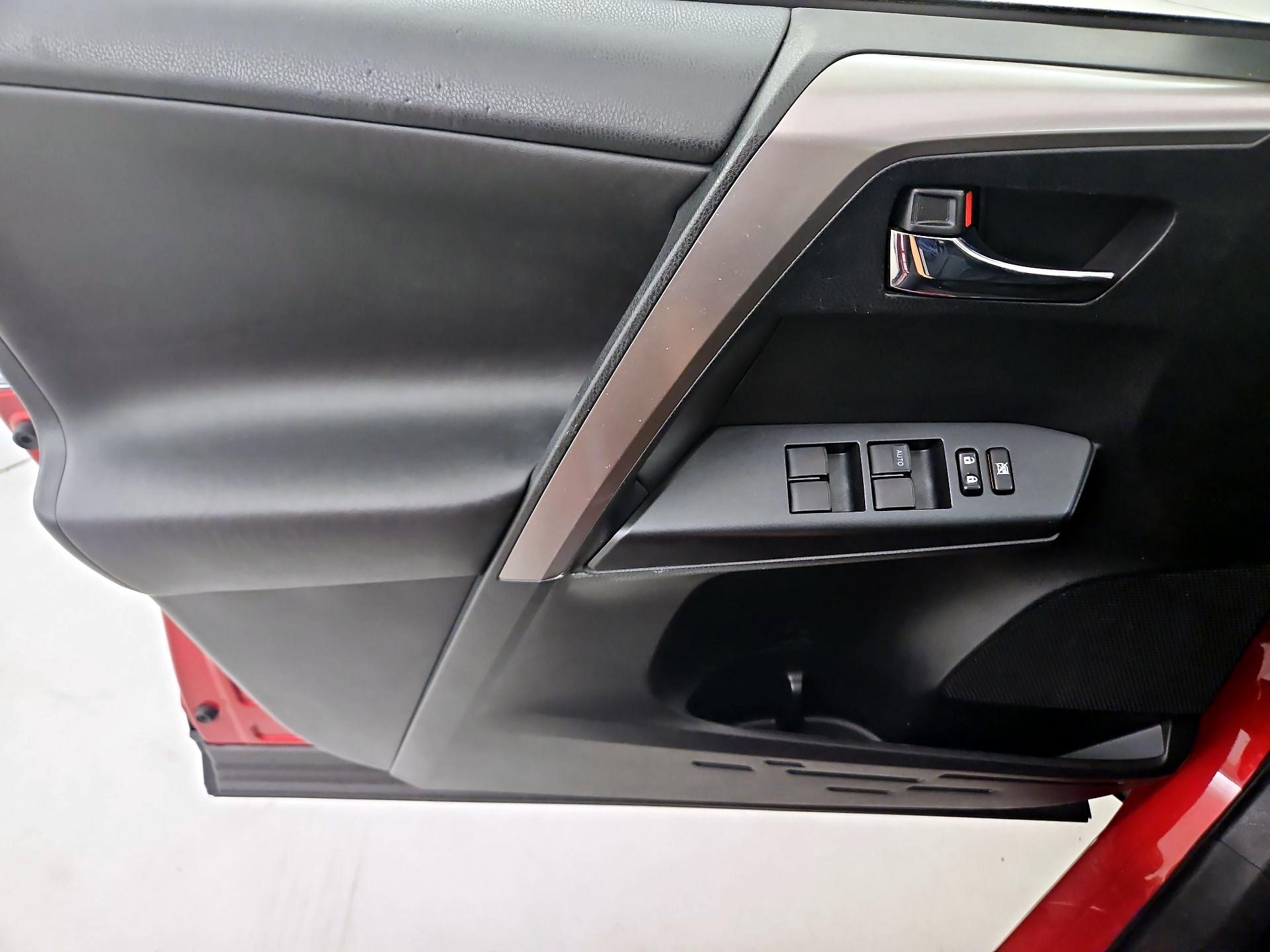 Thumbnail: 2017 Toyota RAV4 - 12