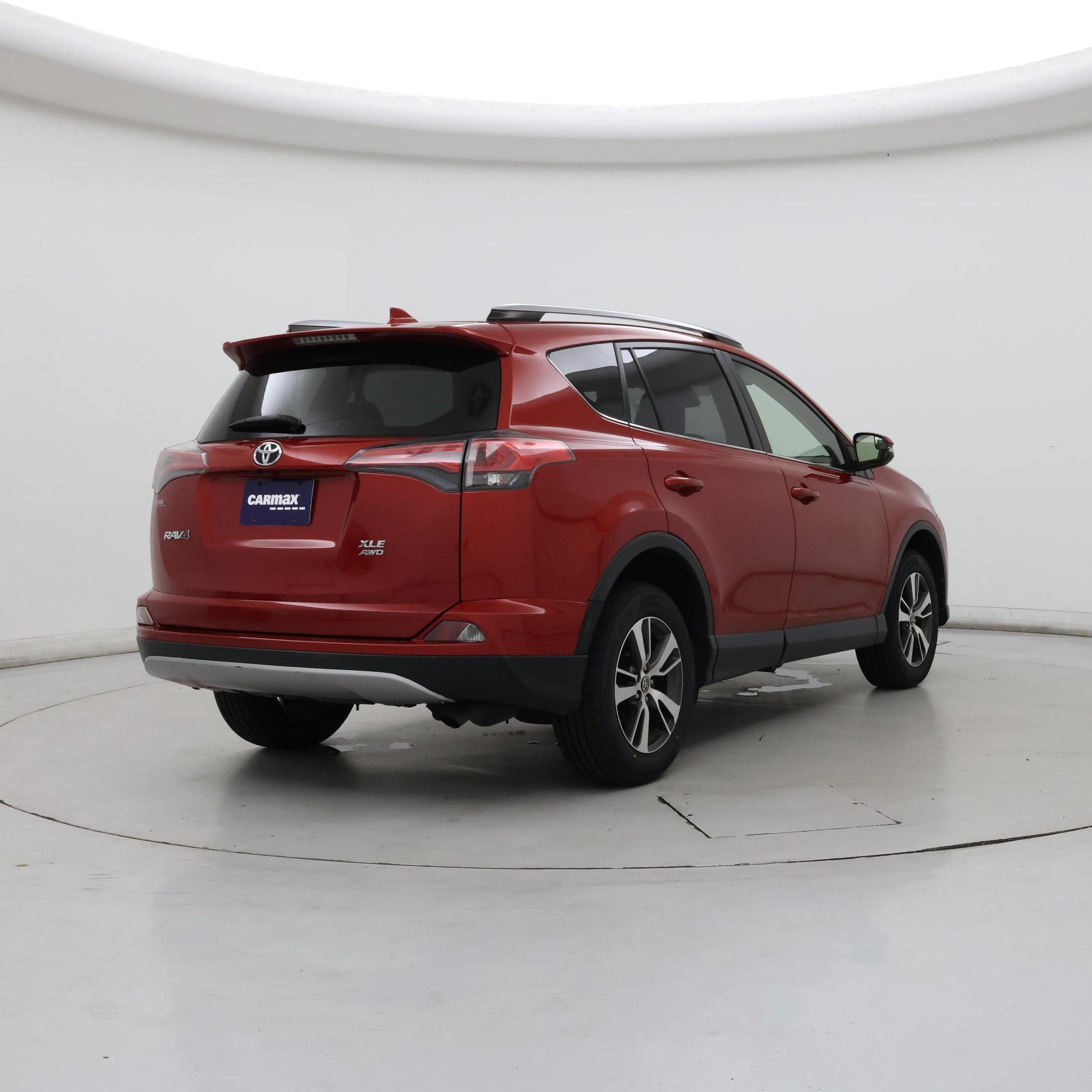 Thumbnail: 2017 Toyota RAV4 - 8