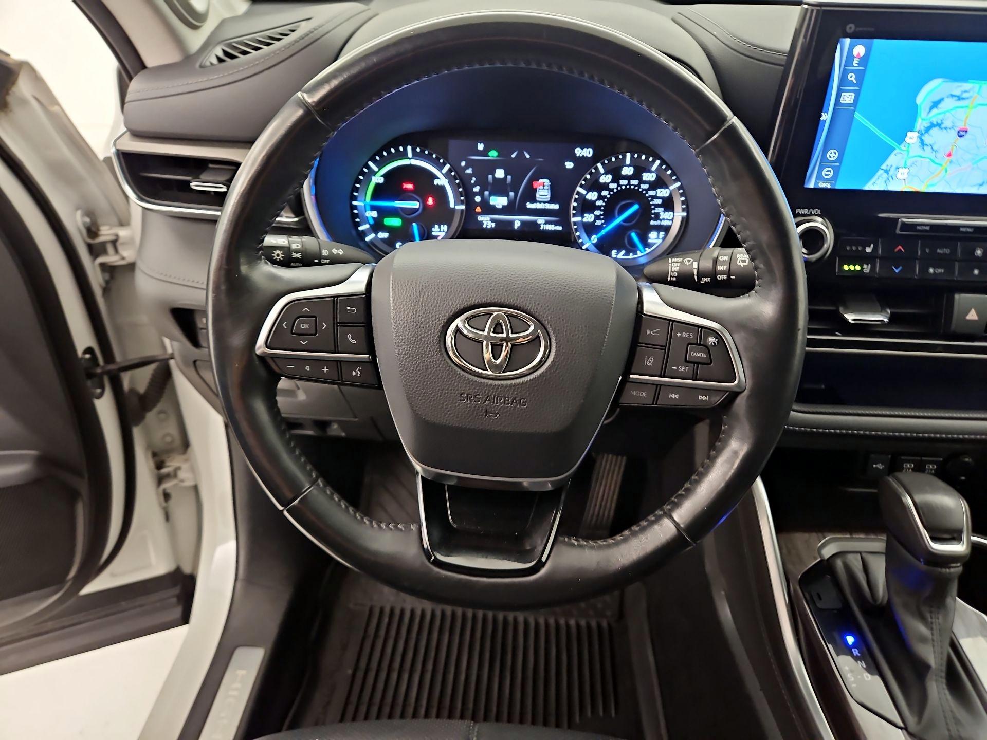 Thumbnail: 2021 Toyota Highlander - 10
