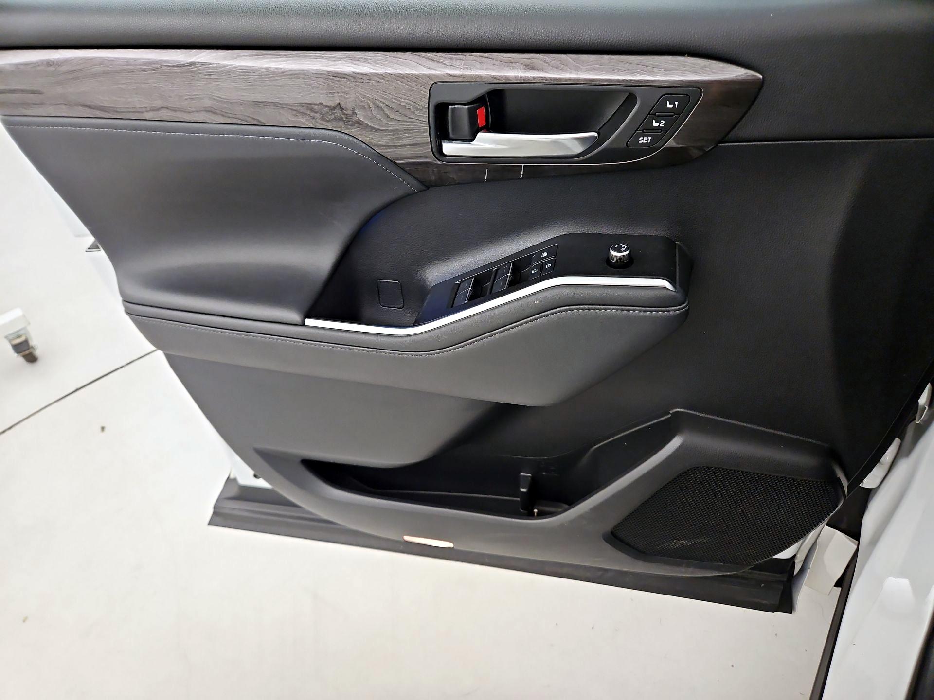 Thumbnail: 2021 Toyota Highlander - 12