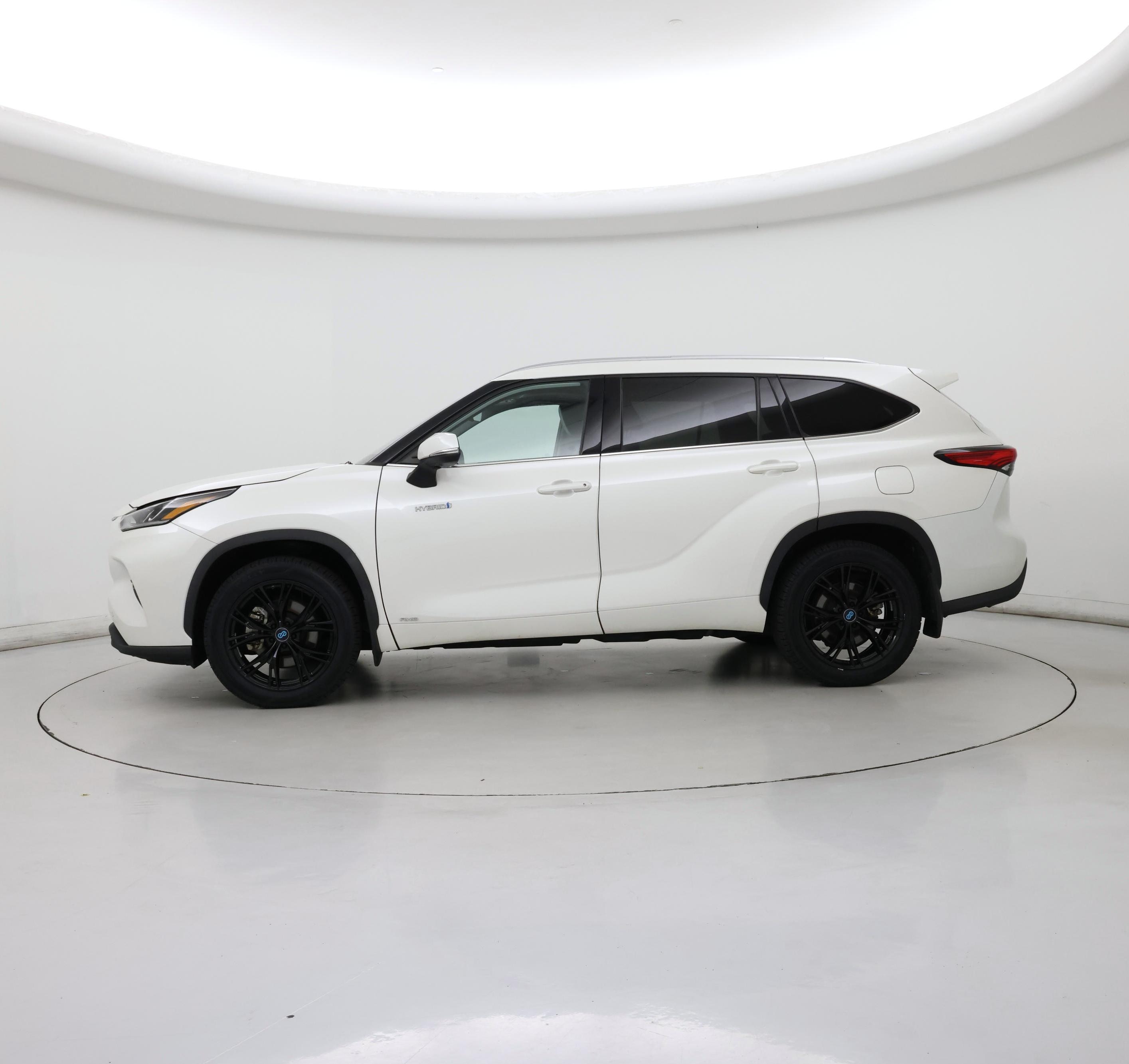 Thumbnail: 2021 Toyota Highlander - 3
