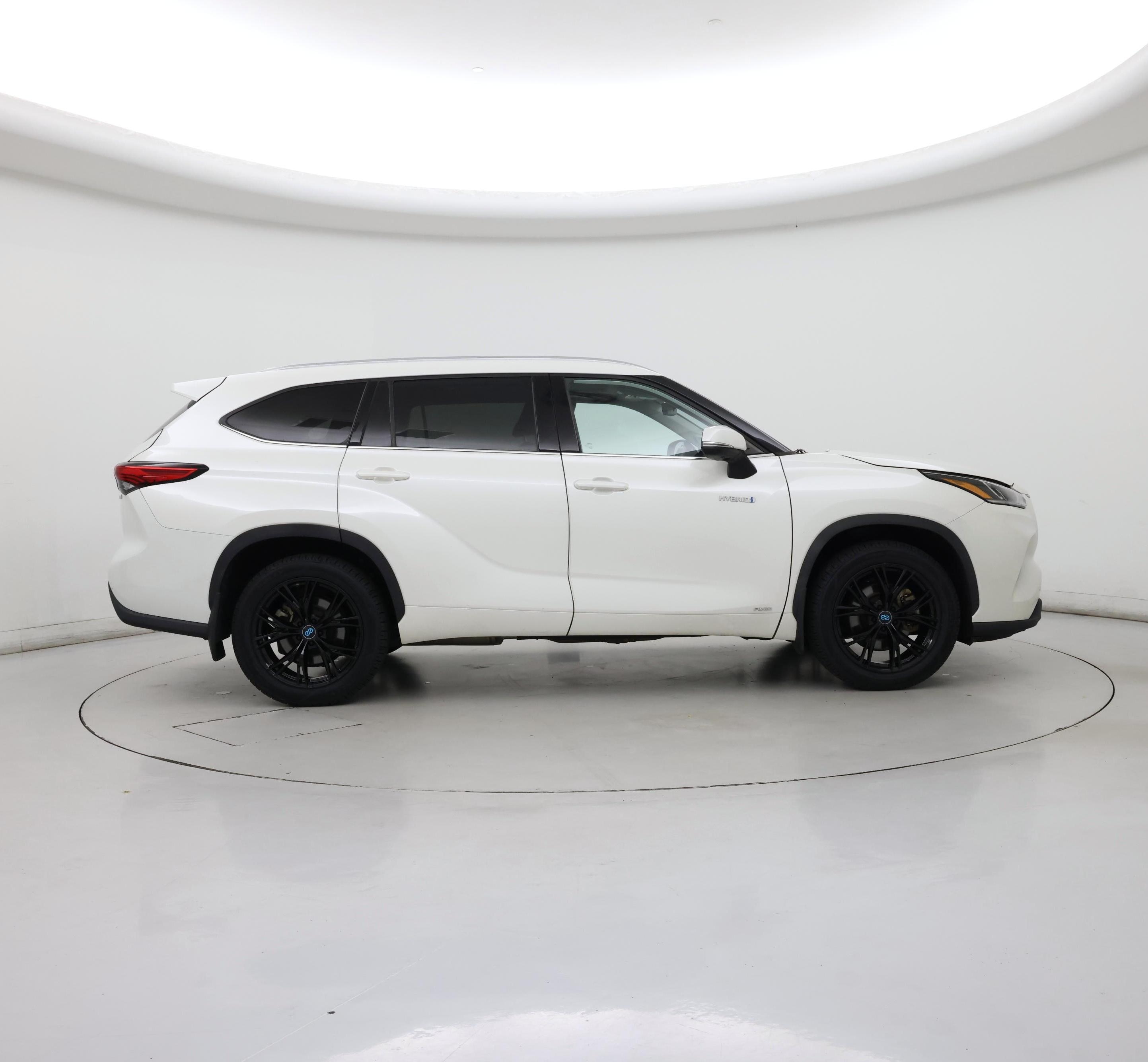 Thumbnail: 2021 Toyota Highlander - 7