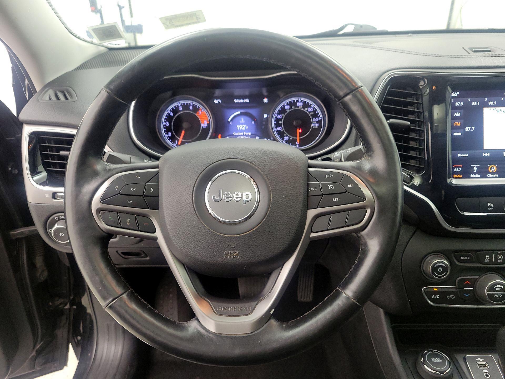 Thumbnail: 2019 Jeep Cherokee - 10