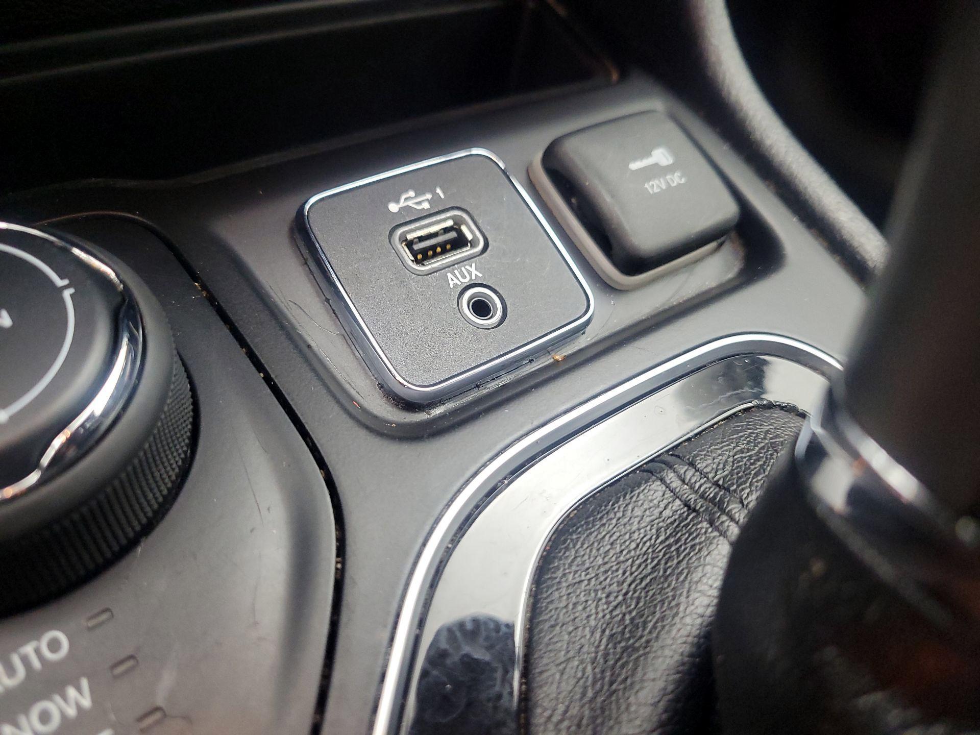 Thumbnail: 2019 Jeep Cherokee - 19