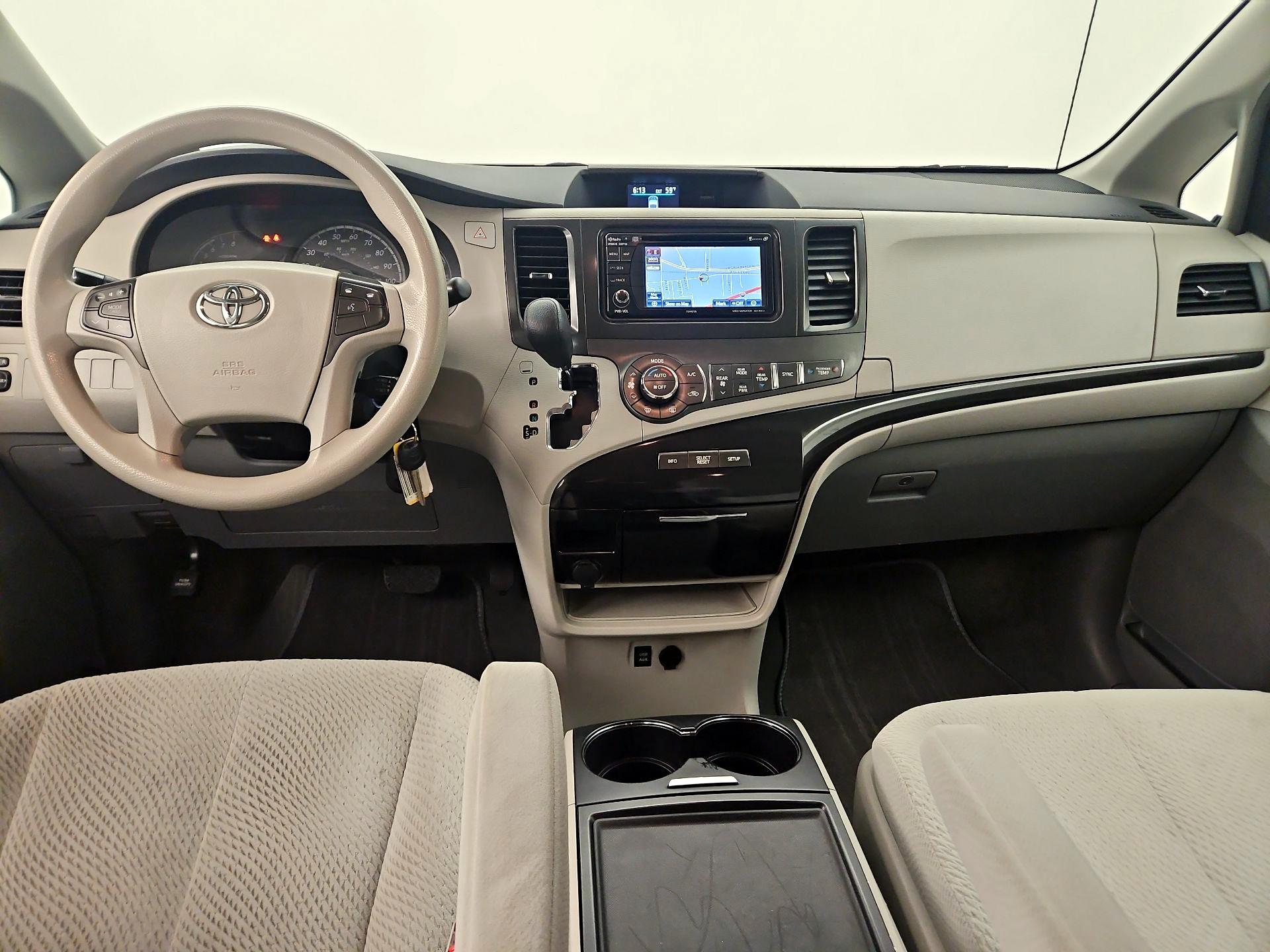 Thumbnail: 2014 Toyota Sienna - 9