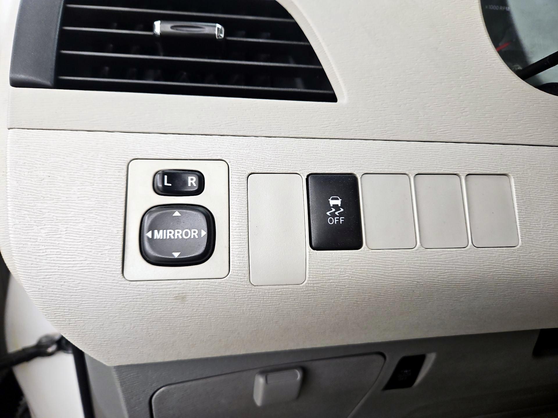 Thumbnail: 2014 Toyota Sienna - 13