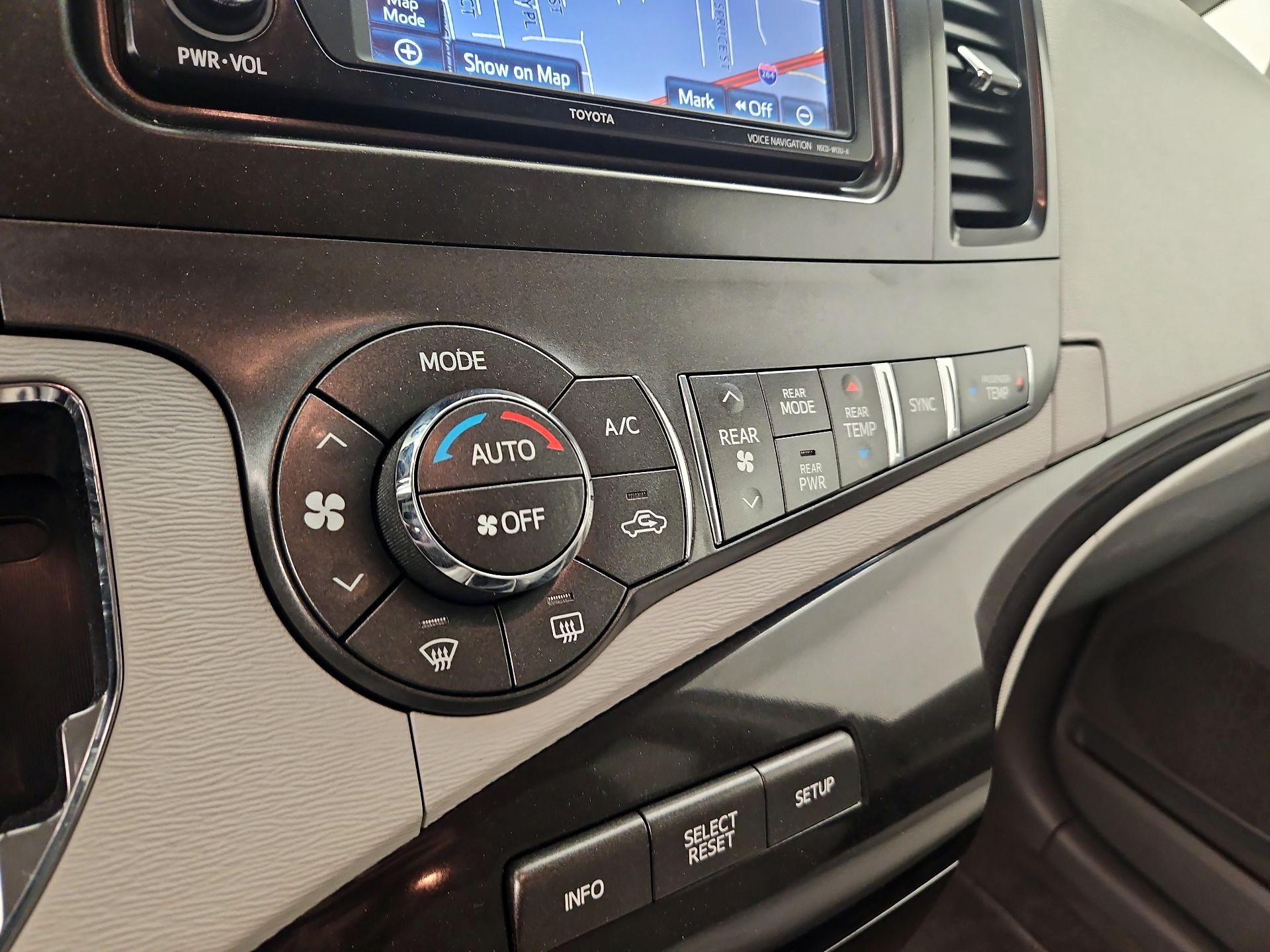 Thumbnail: 2014 Toyota Sienna - 17