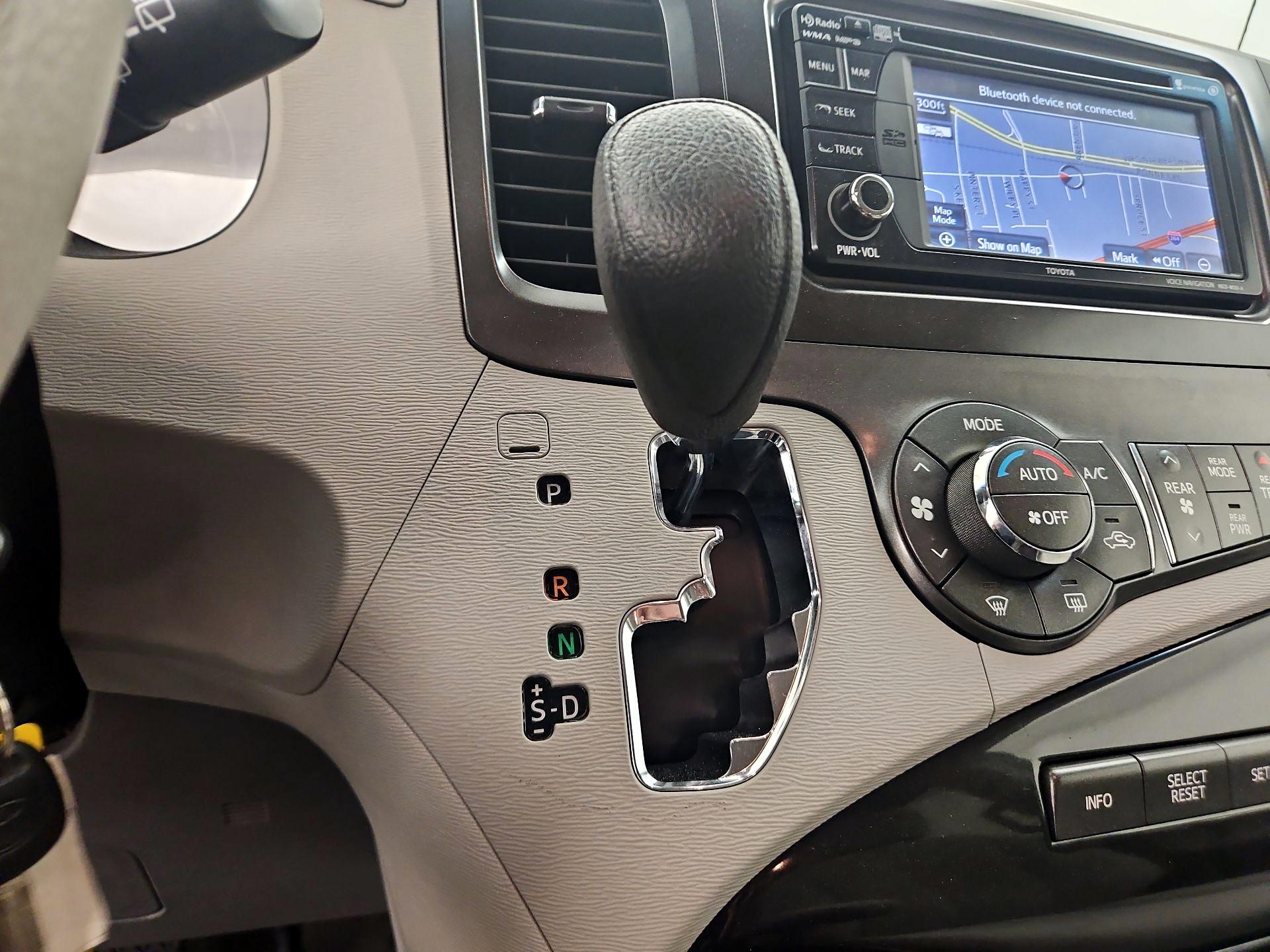 Thumbnail: 2014 Toyota Sienna - 18