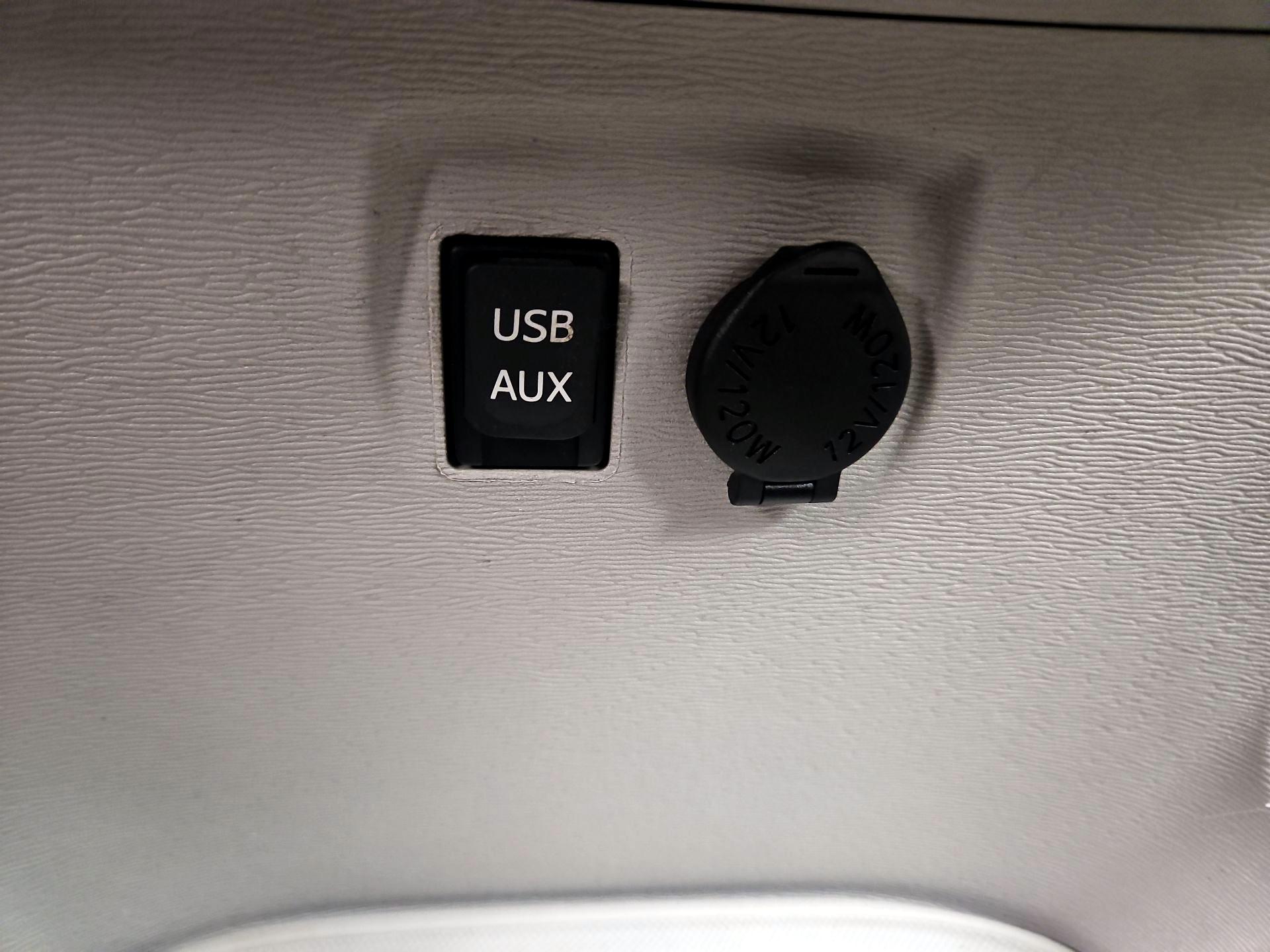Thumbnail: 2014 Toyota Sienna - 19