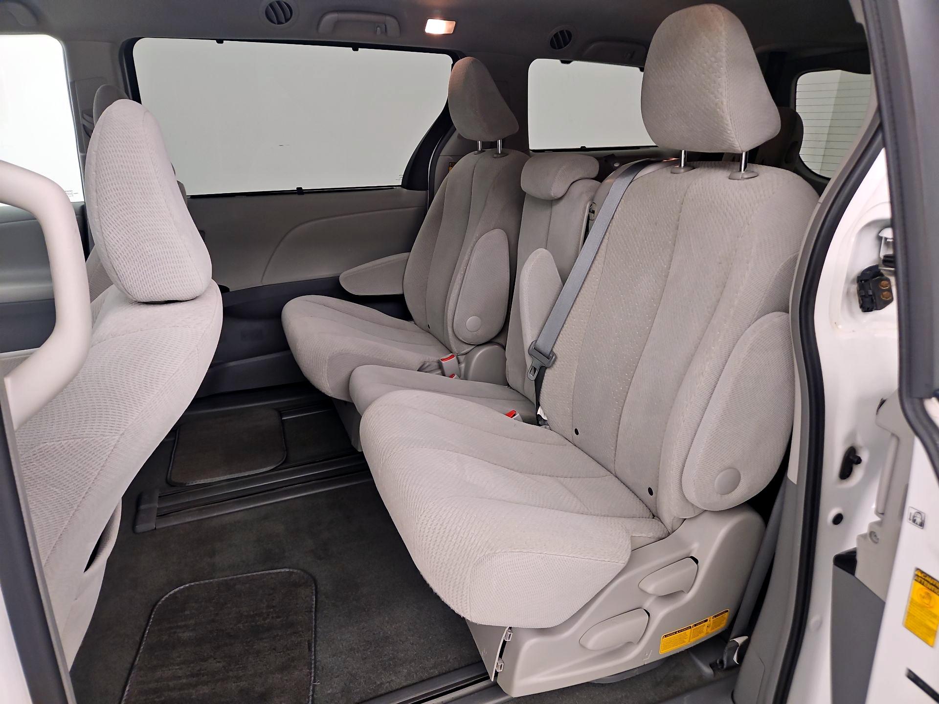 Thumbnail: 2014 Toyota Sienna - 20