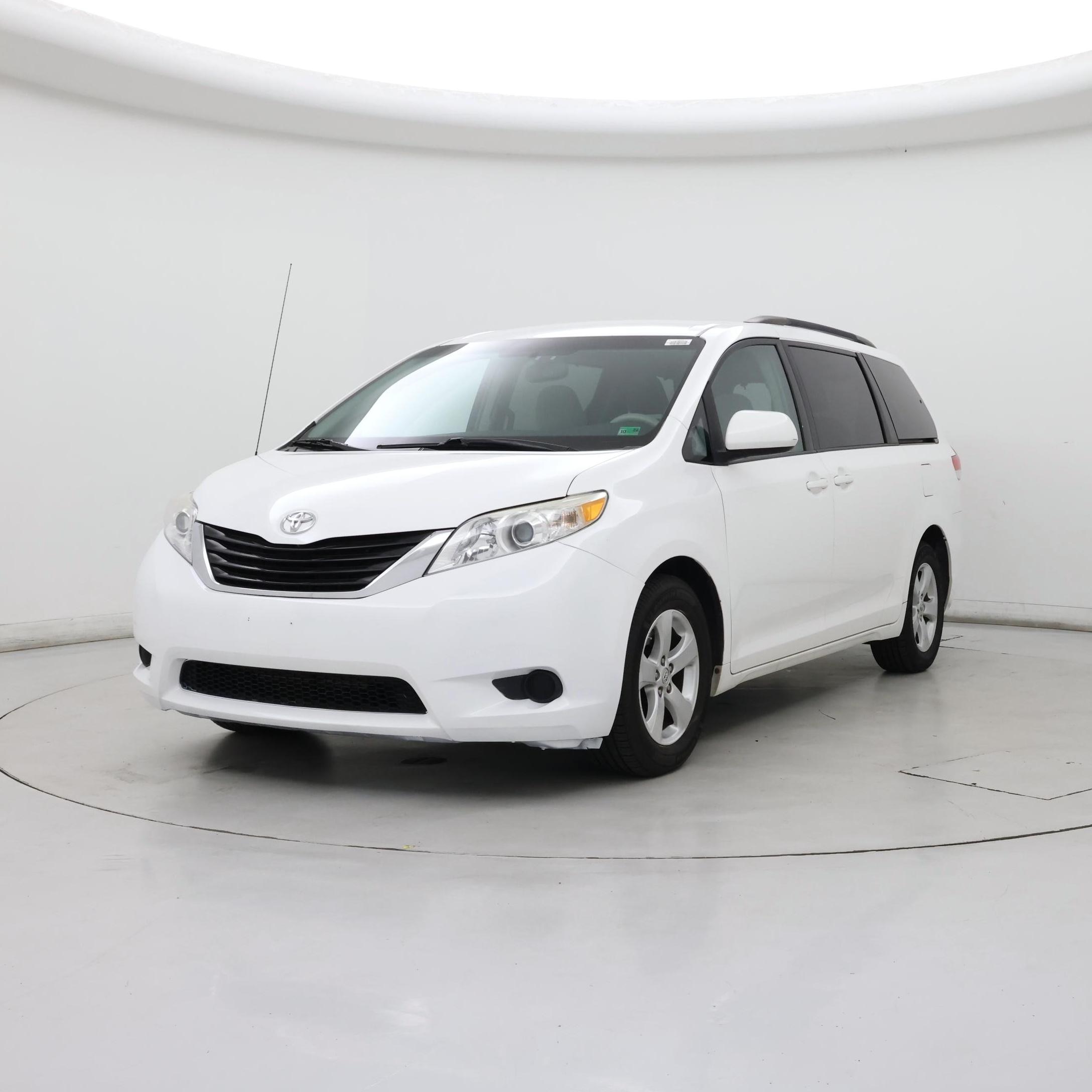 Thumbnail: 2014 Toyota Sienna - 4