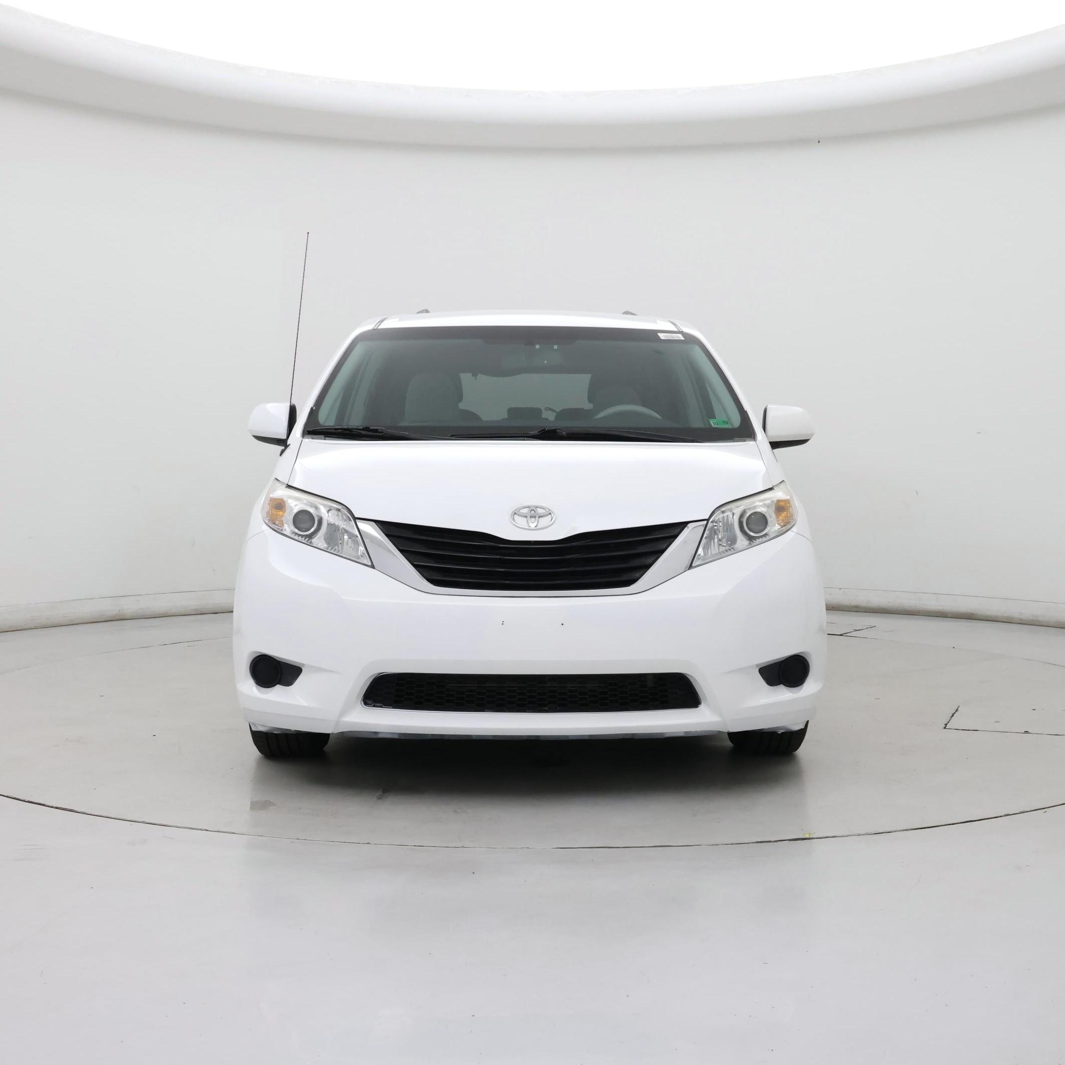 Thumbnail: 2014 Toyota Sienna - 5