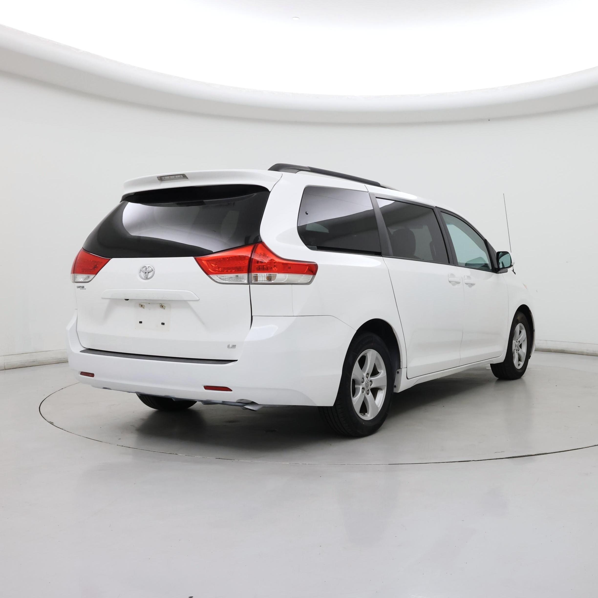 Thumbnail: 2014 Toyota Sienna - 8