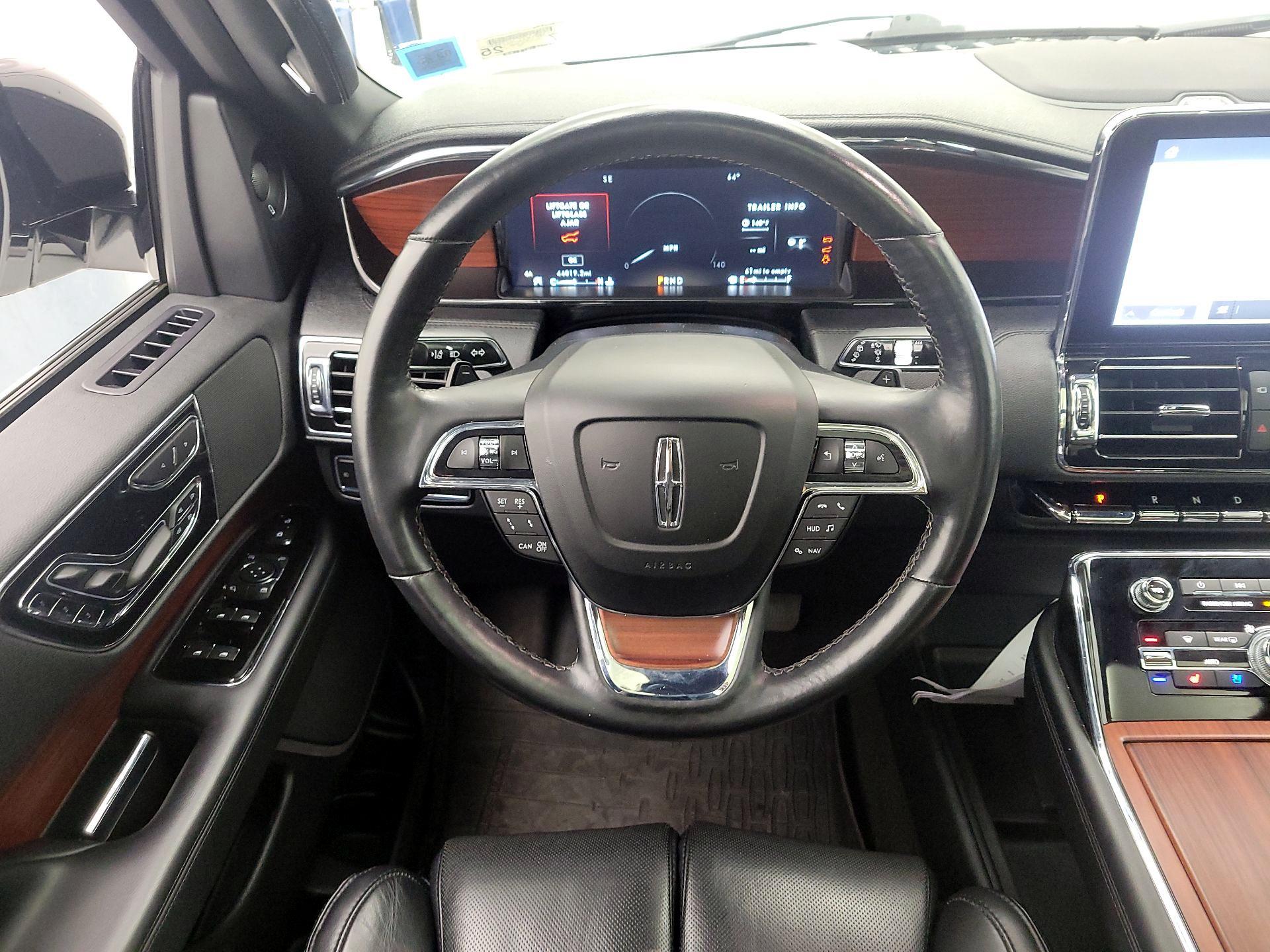 Thumbnail: 2021 Lincoln Navigator - 10