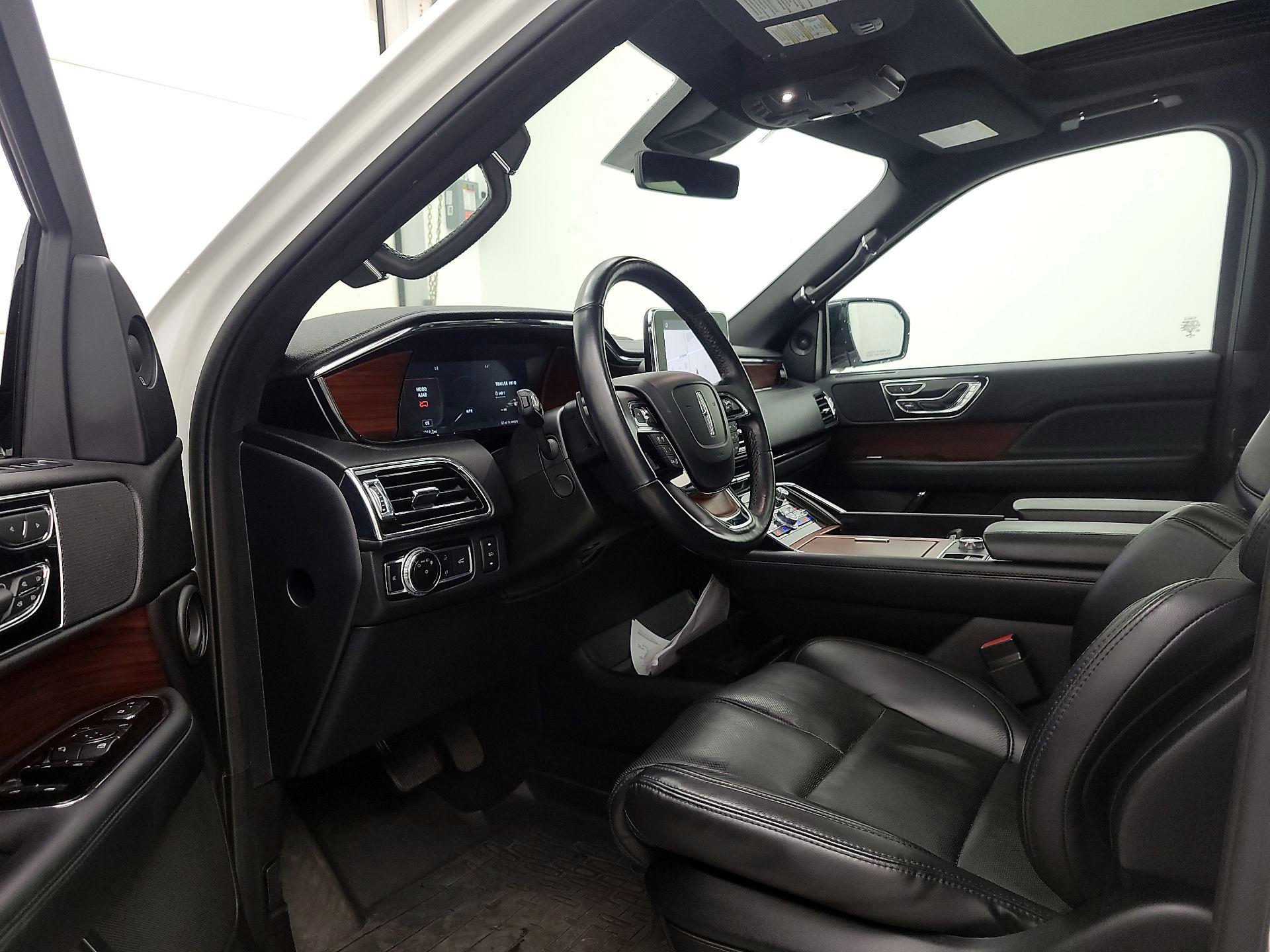 Thumbnail: 2021 Lincoln Navigator - 11