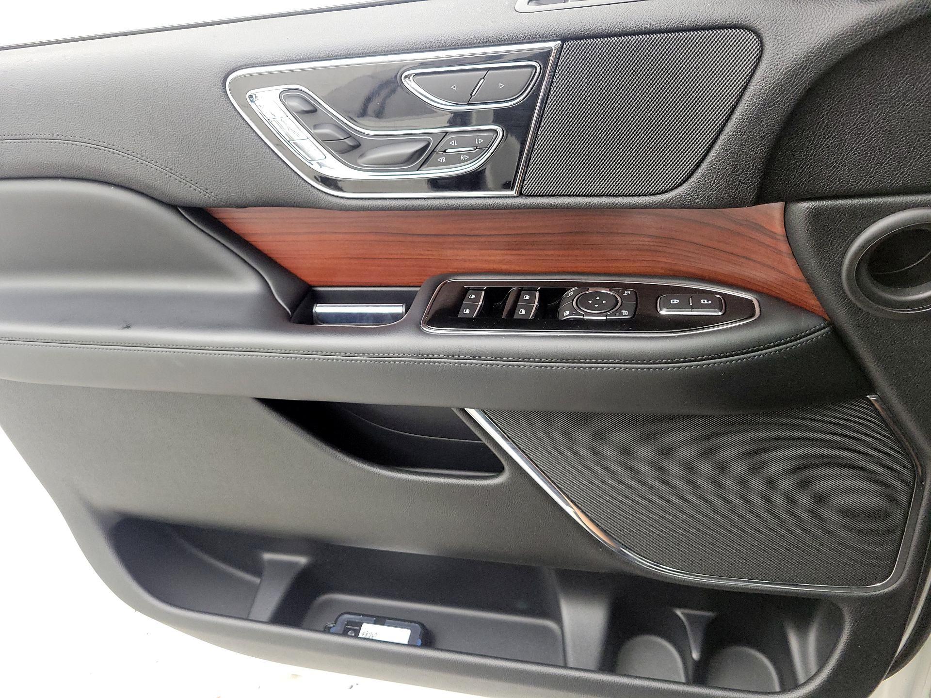Thumbnail: 2021 Lincoln Navigator - 12