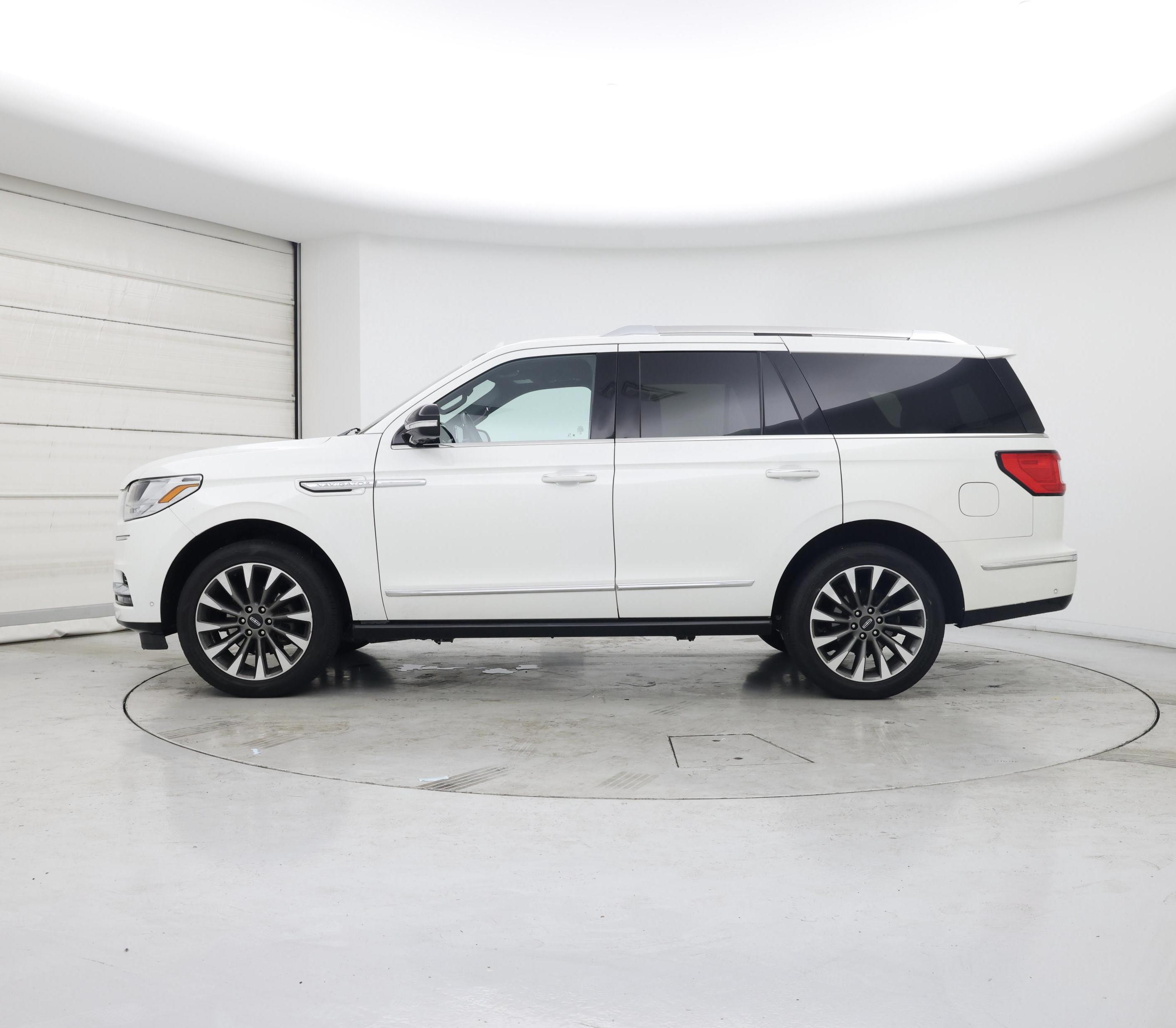 Thumbnail: 2021 Lincoln Navigator - 3