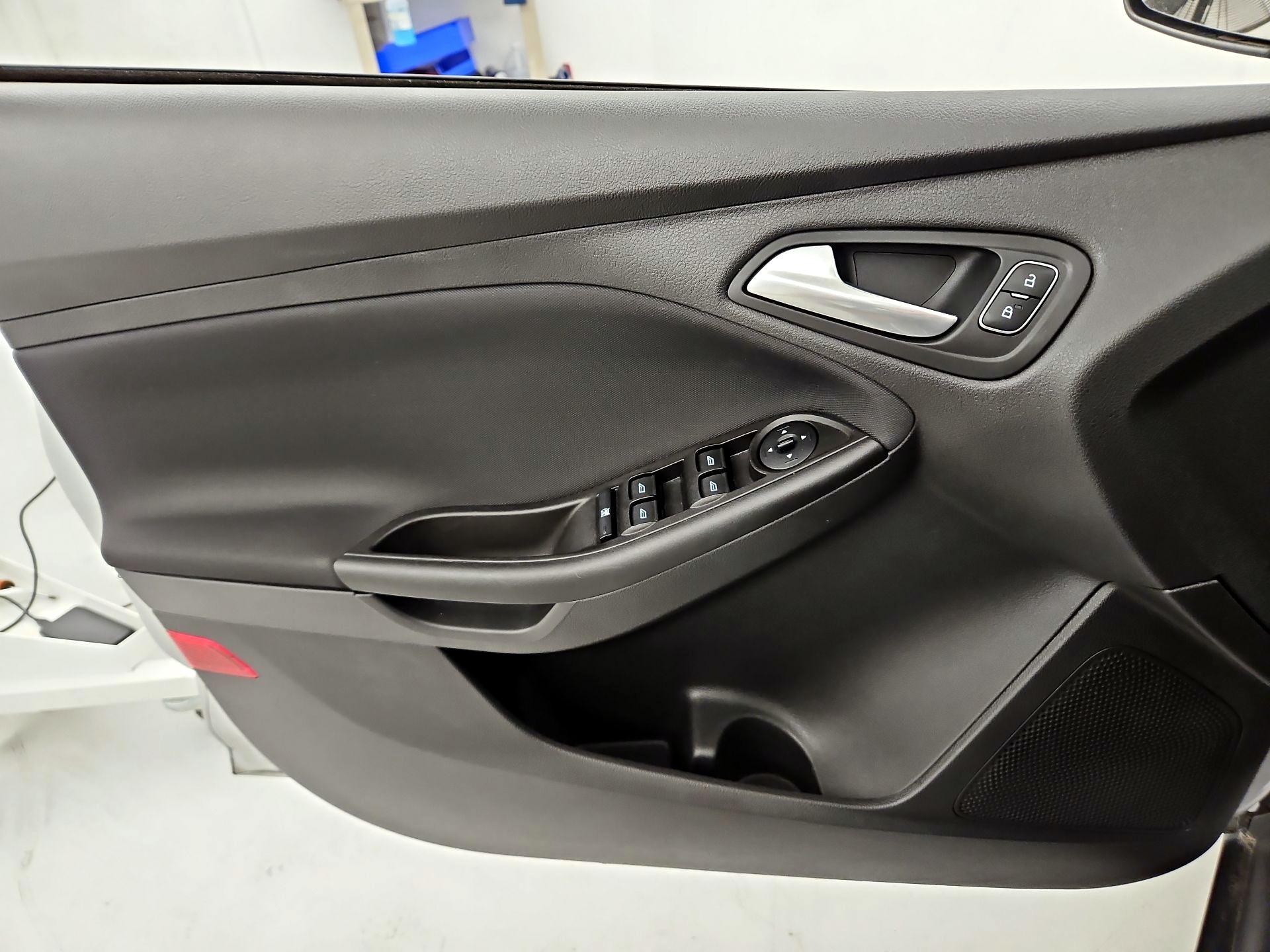 Thumbnail: 2018 Ford Focus - 13