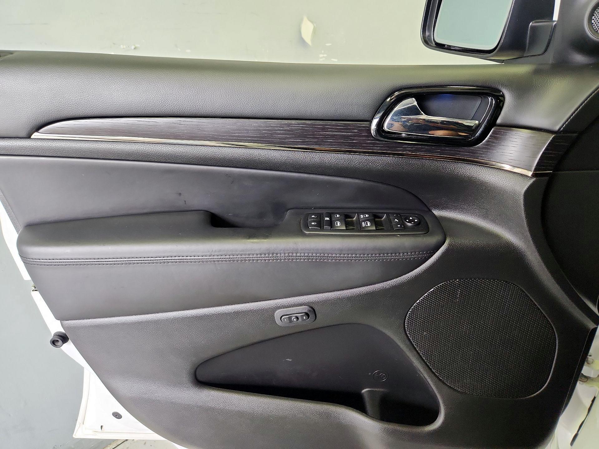 Thumbnail: 2020 Jeep Grand Cherokee - 12