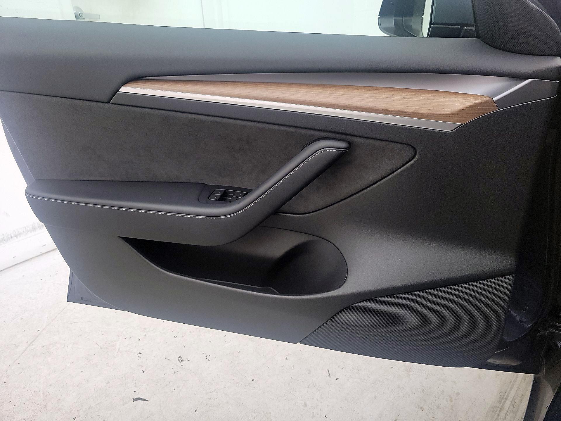 Thumbnail: 2023 Tesla Model 3 - 12
