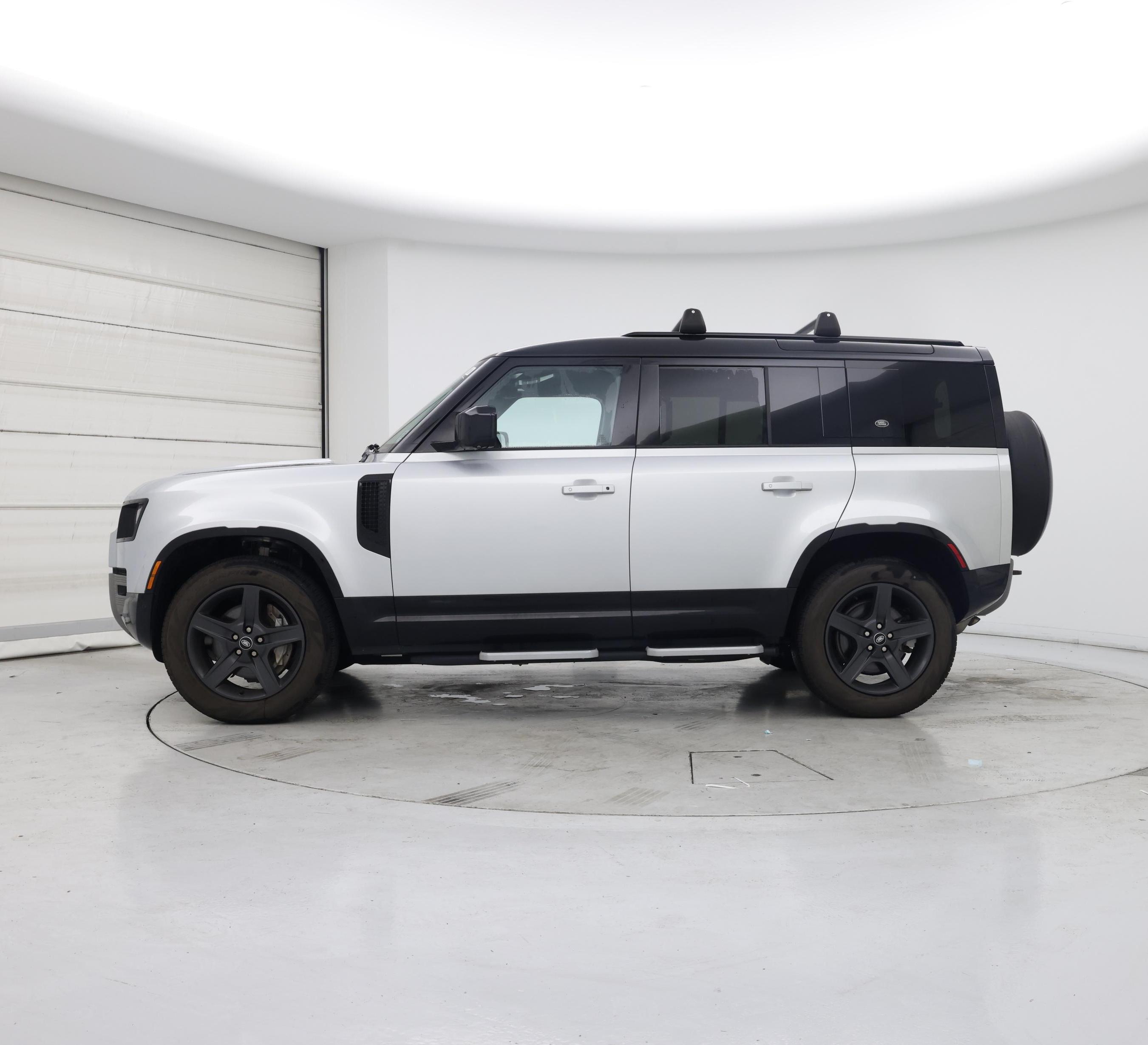 Thumbnail: 2023 Land Rover Defender - 3