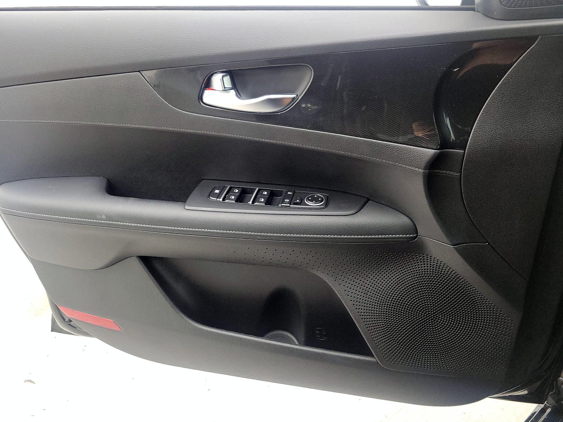 Thumbnail: 2023 Kia Forte - 12