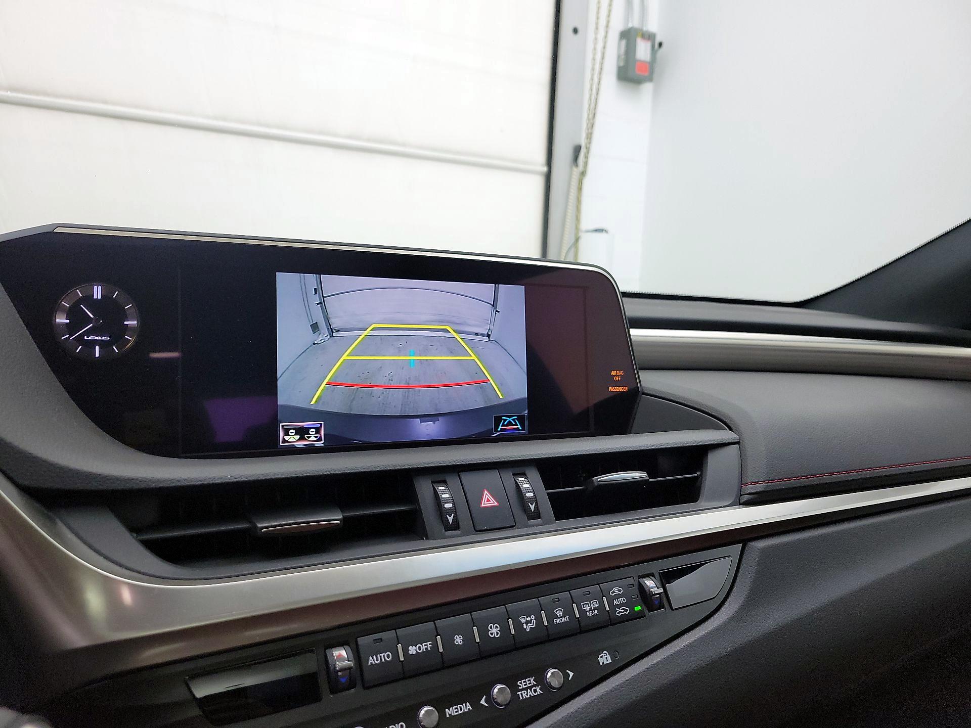 Thumbnail: 2019 Lexus ES - 14