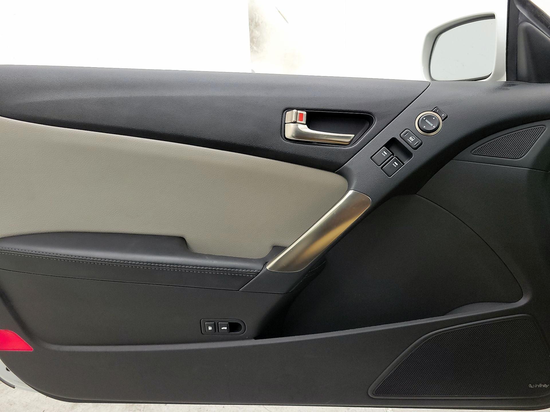 Thumbnail: 2013 Hyundai Genesis - 12