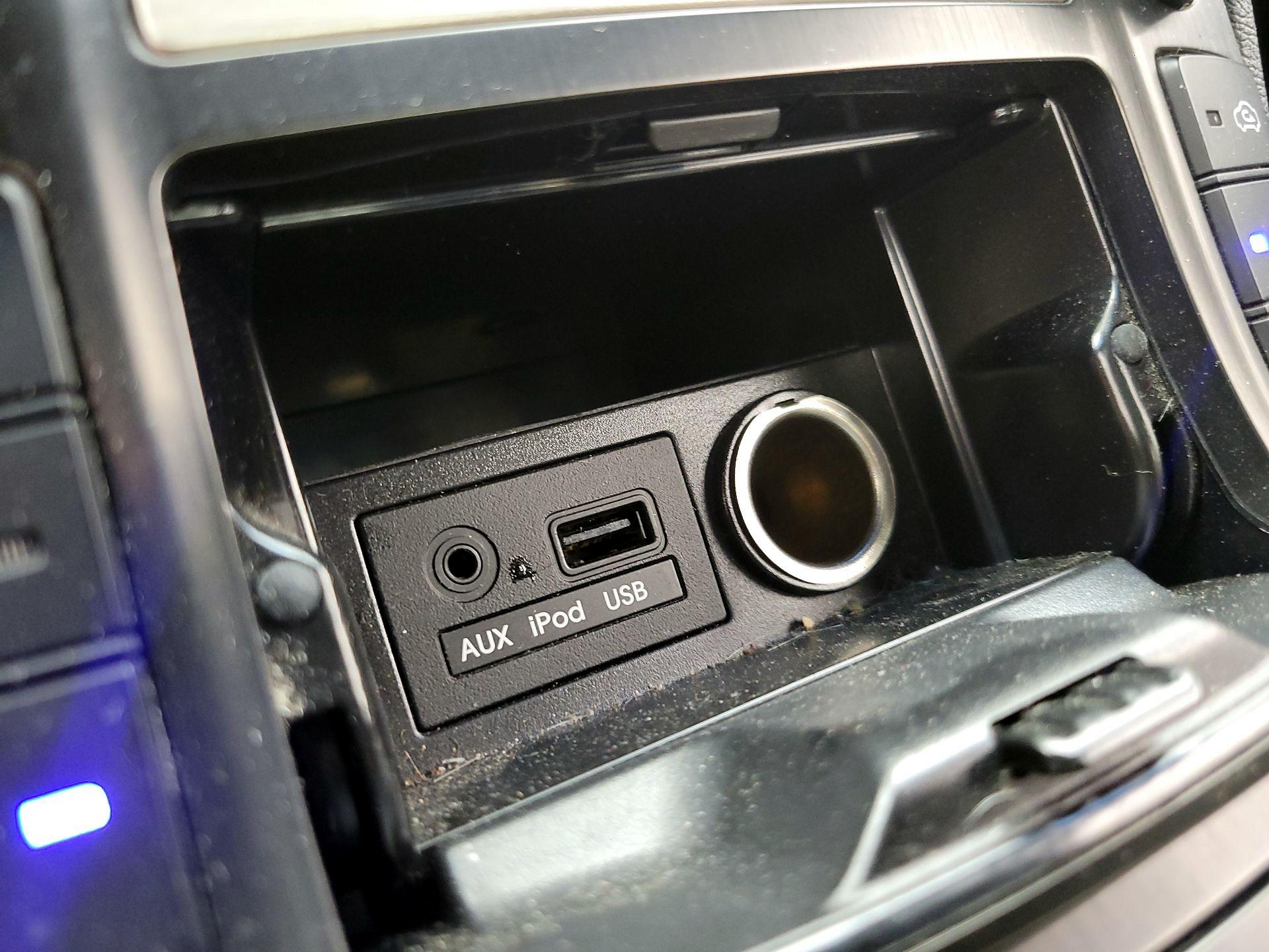 Thumbnail: 2013 Hyundai Genesis - 18