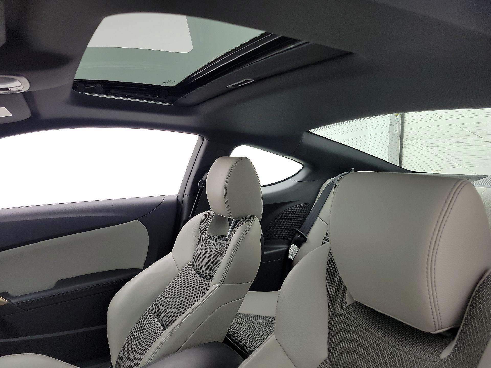 Thumbnail: 2013 Hyundai Genesis - 19
