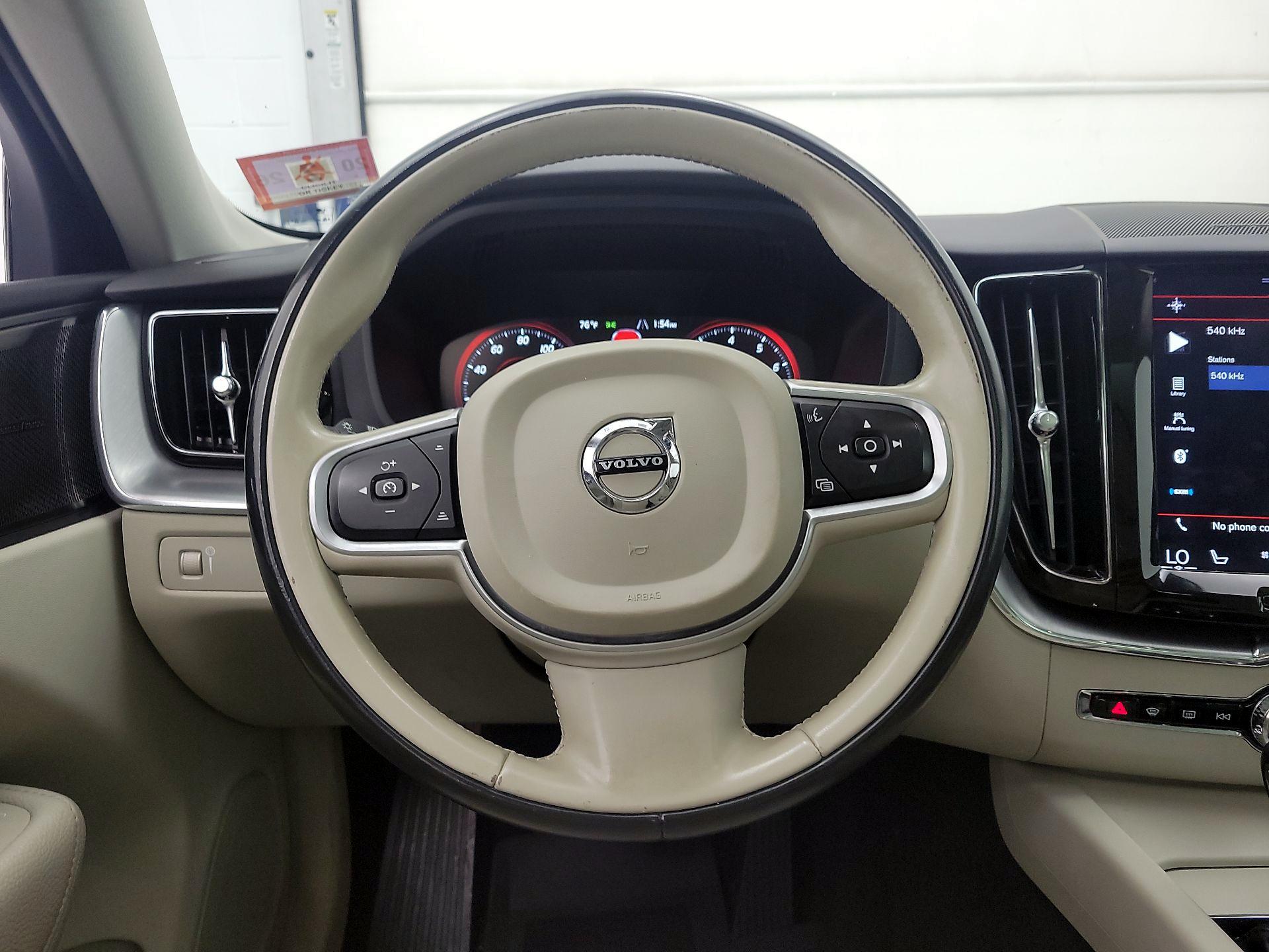 Thumbnail: 2019 Volvo XC60 - 10