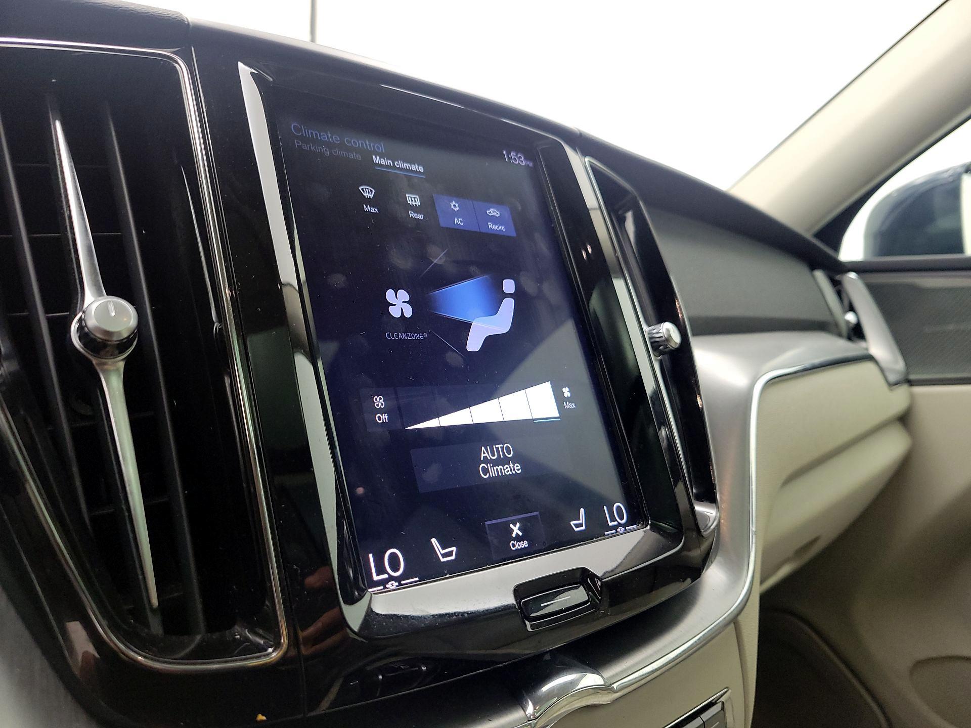 Thumbnail: 2019 Volvo XC60 - 15