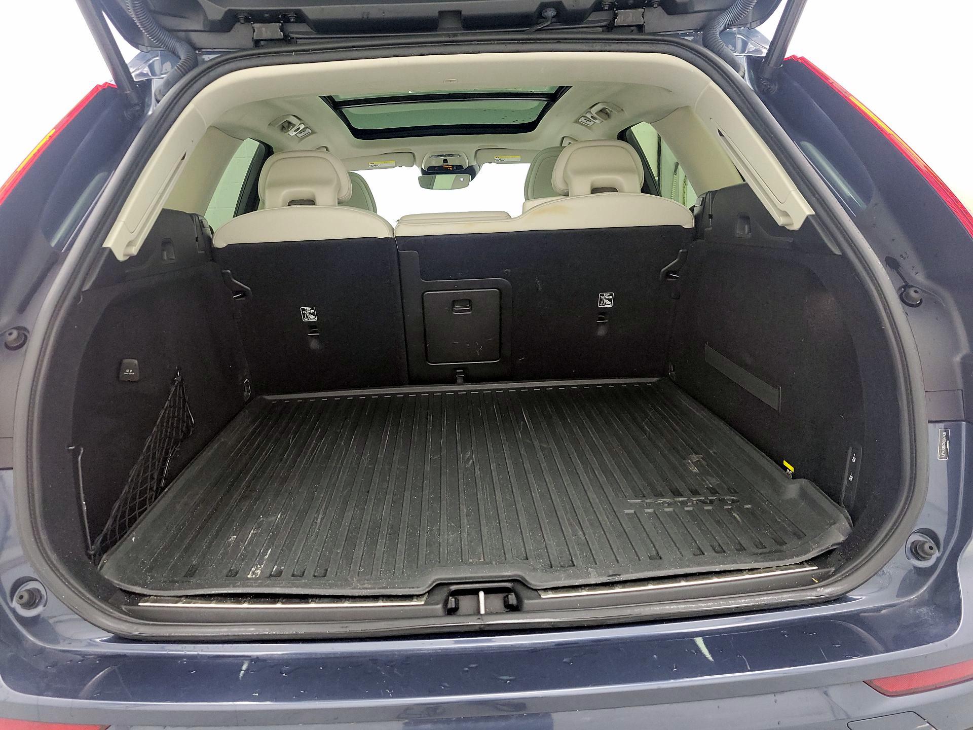 Thumbnail: 2019 Volvo XC60 - 19