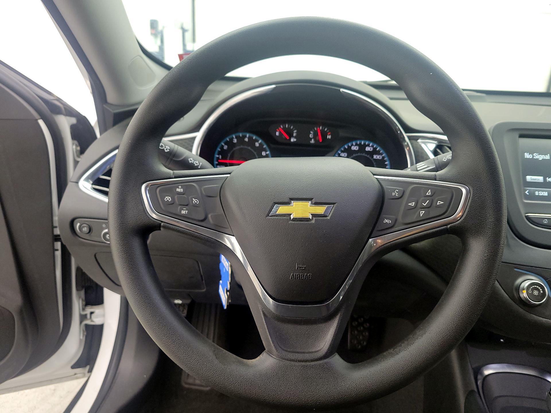 Thumbnail: 2017 Chevrolet Malibu - 10