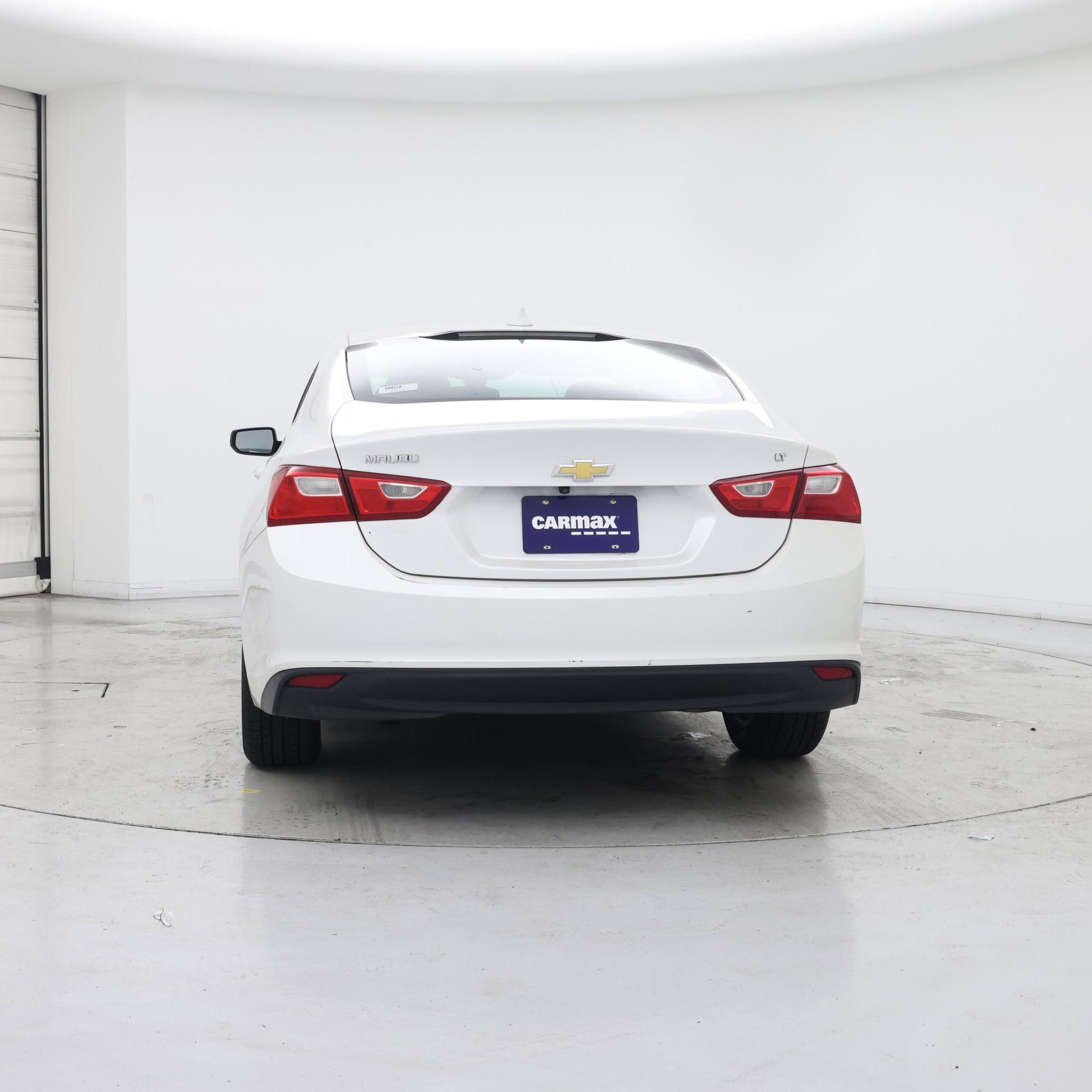 Thumbnail: 2017 Chevrolet Malibu - 6